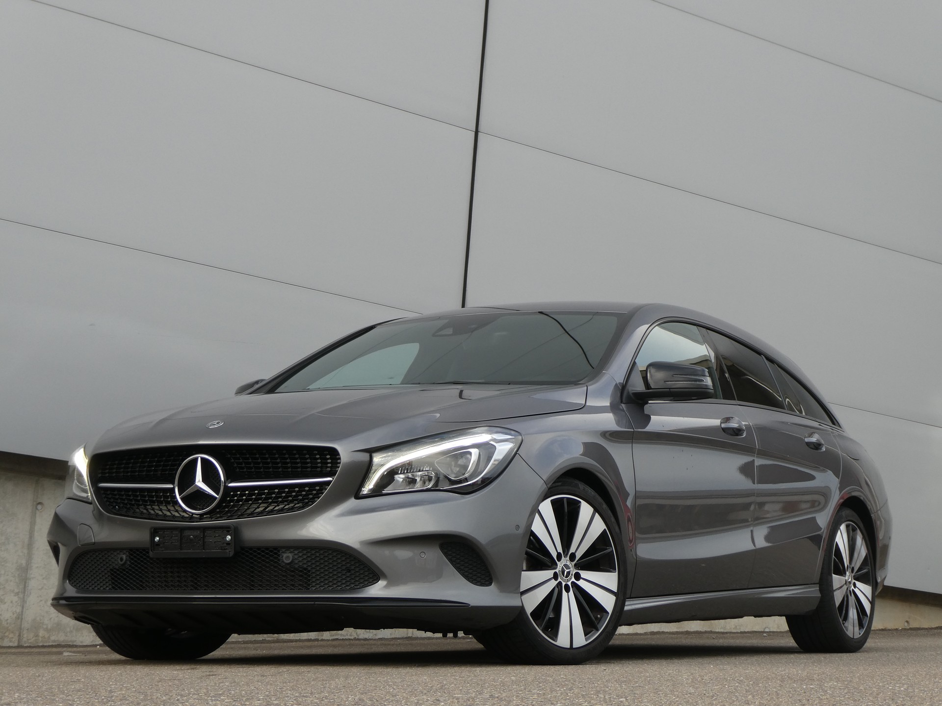 MERCEDES-BENZ CLA Shooting Brake 200 Urban 7G-DCT-image-1