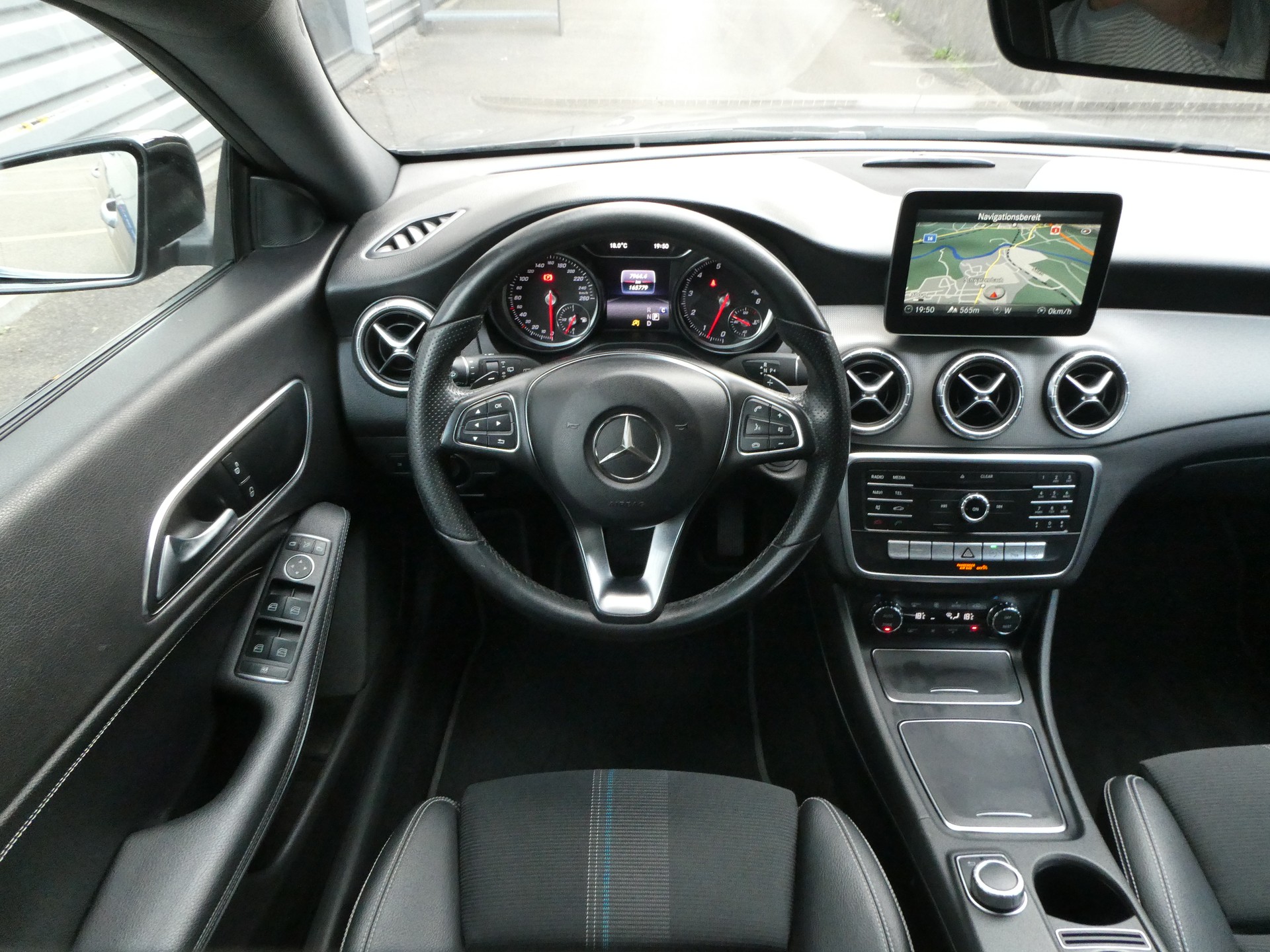 MERCEDES-BENZ CLA Shooting Brake 200 Urban 7G-DCT-image-13