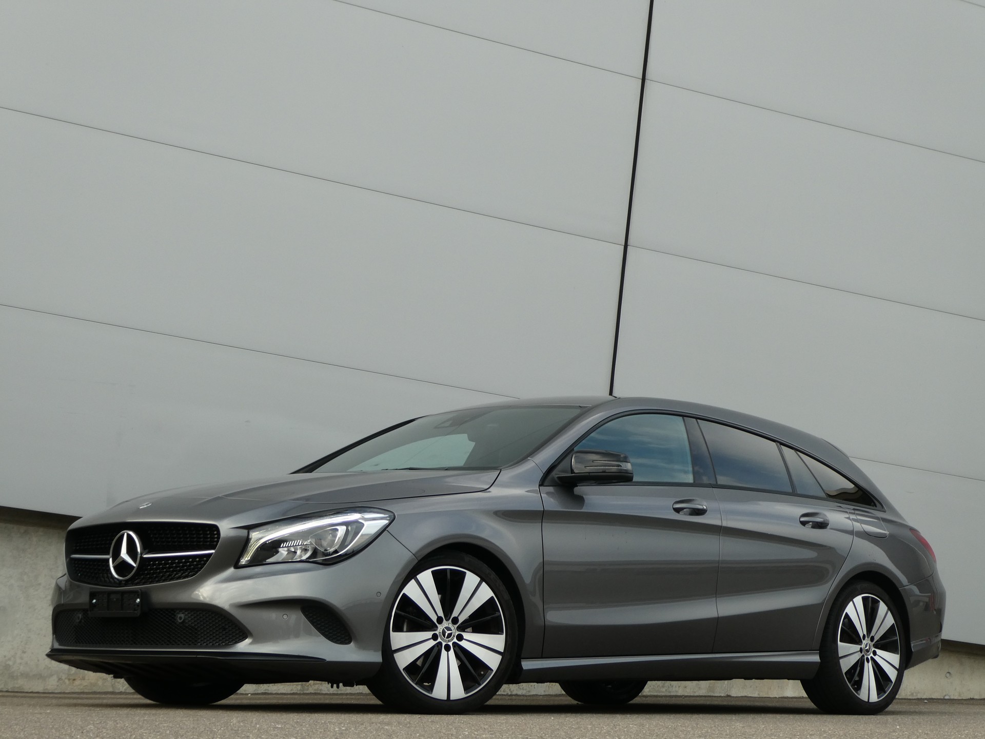 MERCEDES-BENZ CLA Shooting Brake 200 Urban 7G-DCT-image-2
