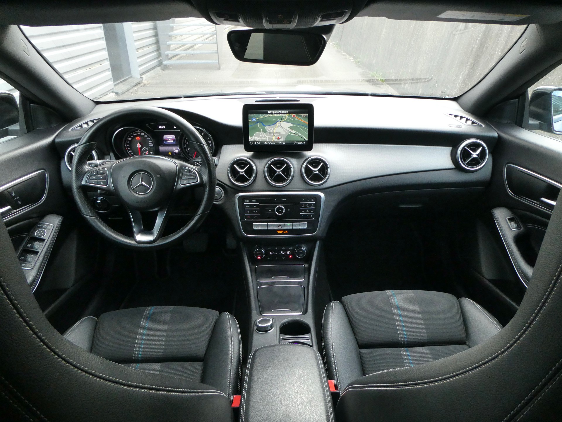 MERCEDES-BENZ CLA Shooting Brake 200 Urban 7G-DCT-image-11