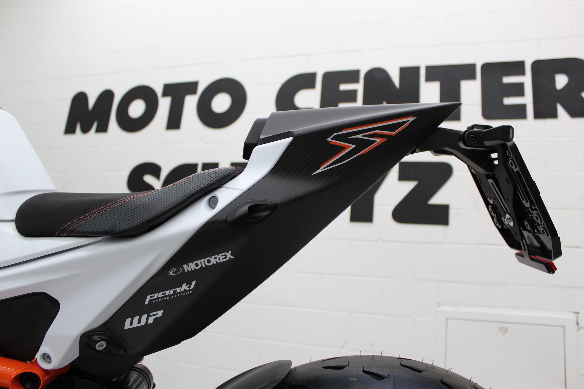 KTM 1390 Super Duke RR-image-6