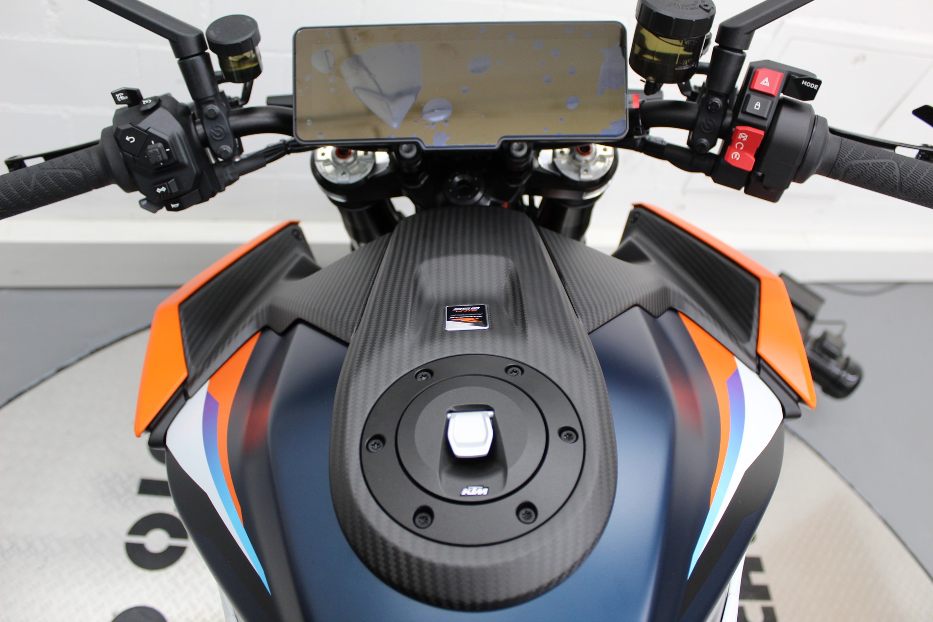 KTM 1390 Super Duke RR-image-9