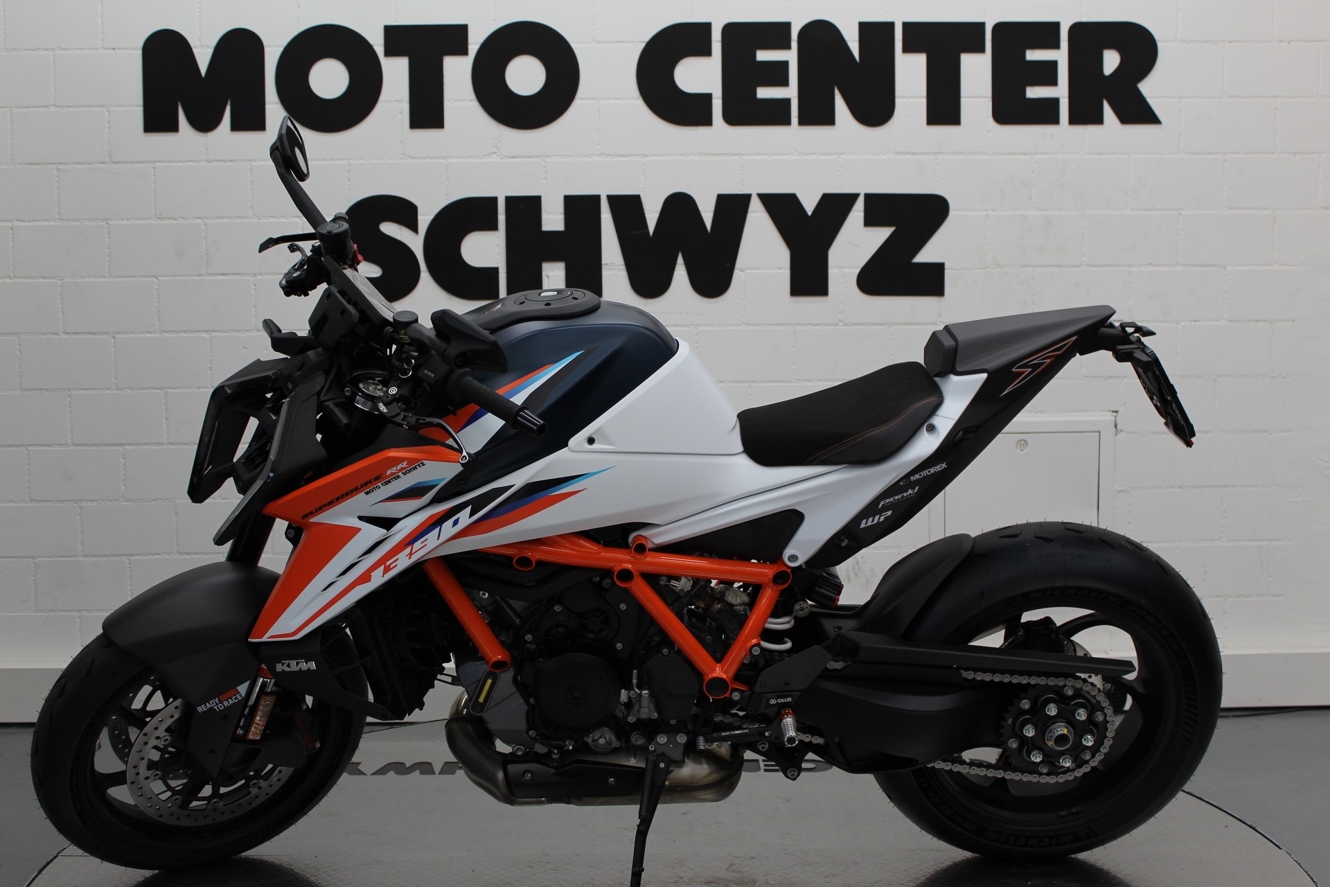 KTM 1390 Super Duke RR-image-3
