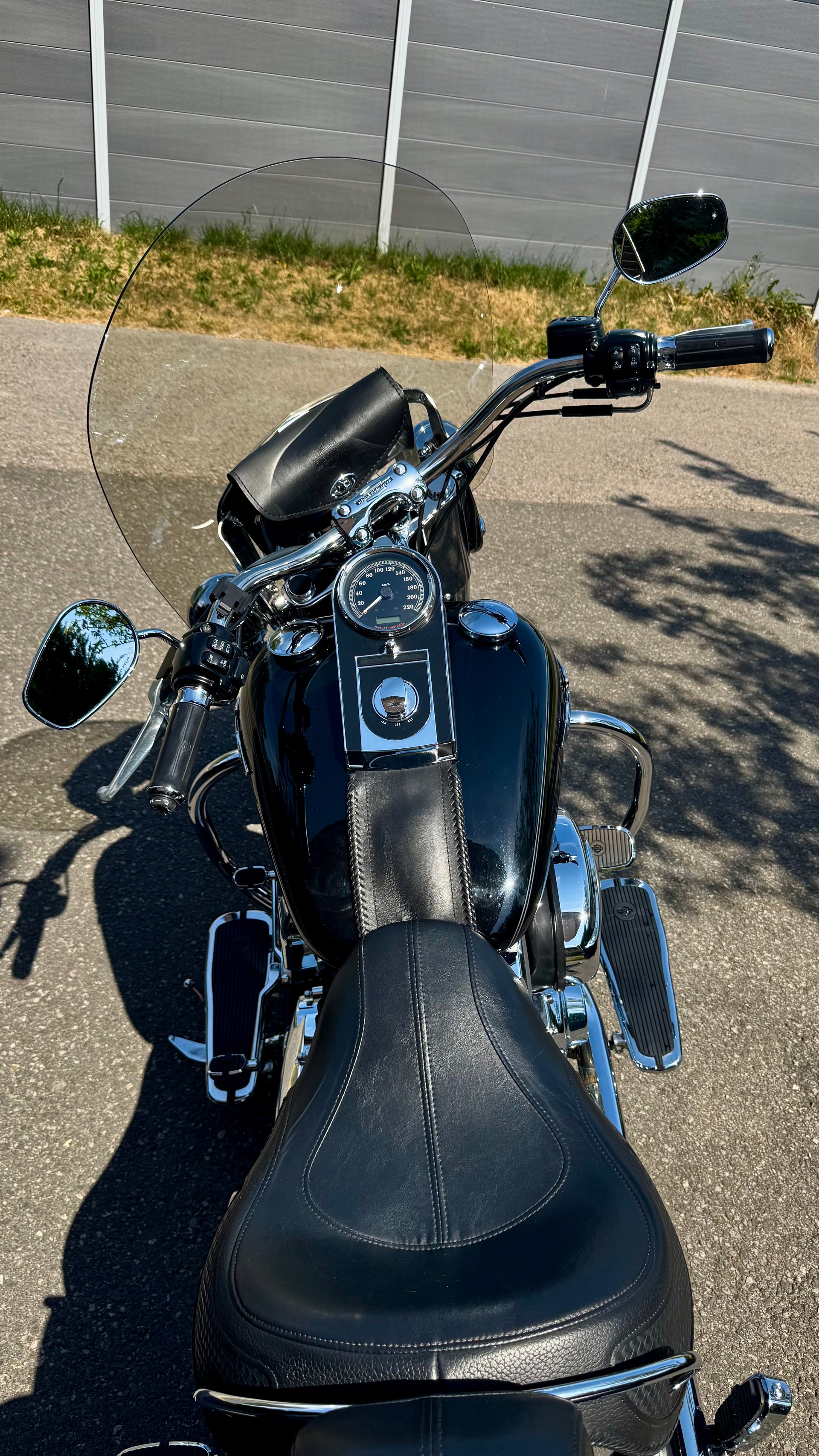 HARLEY-DAVIDSON FLSTN Softail Deluxe ABS-image-2