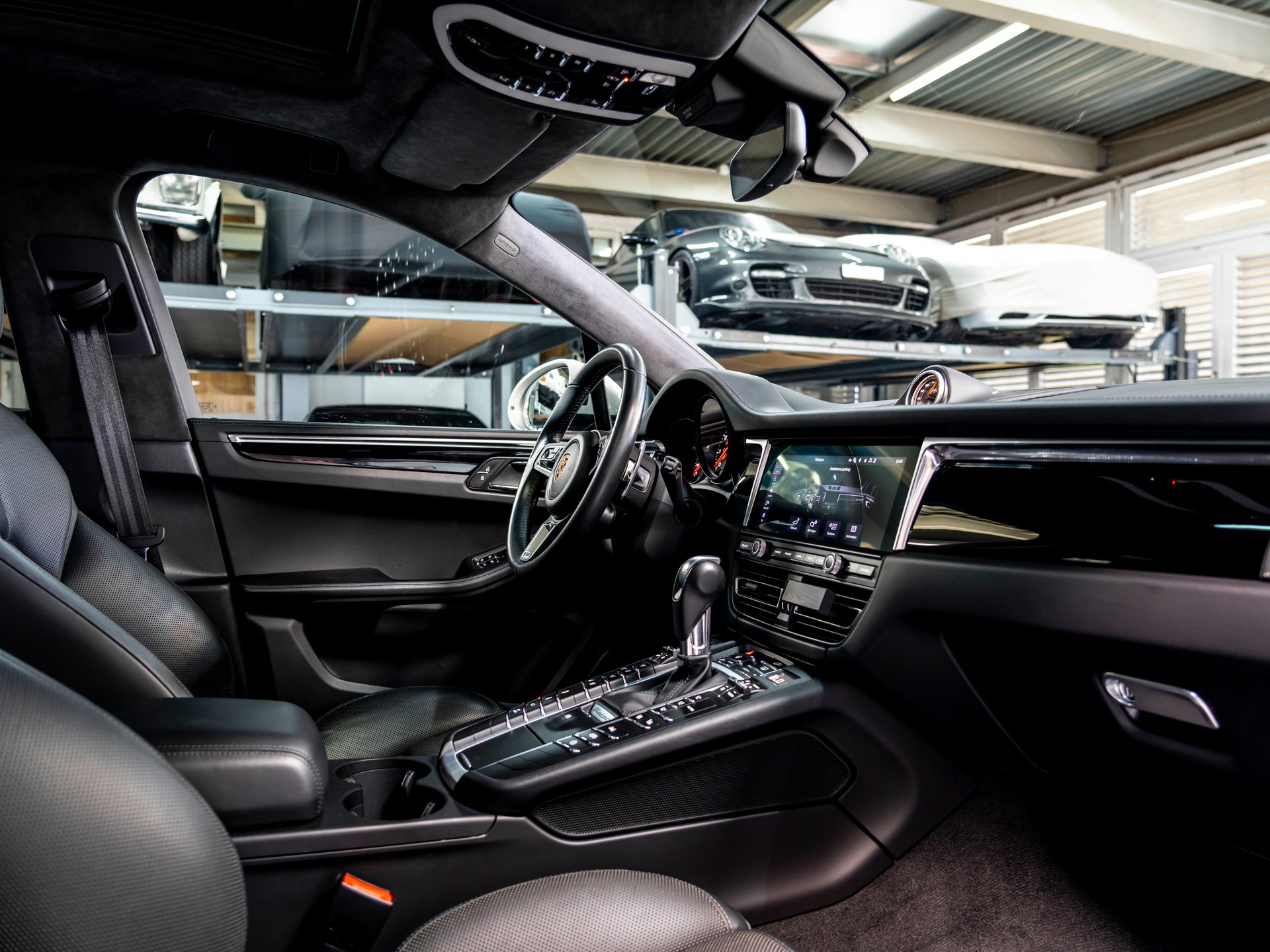 PORSCHE Macan Turbo PDK-image-24