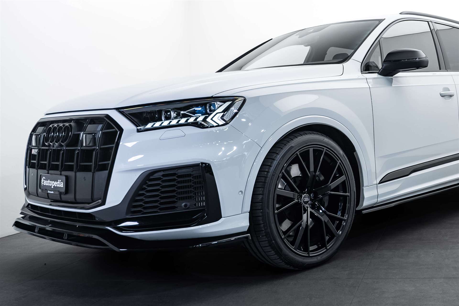 AUDI SQ7 4.0 TDI quattro tiptronic 7-Plätzer 435PS-showroom-element-1