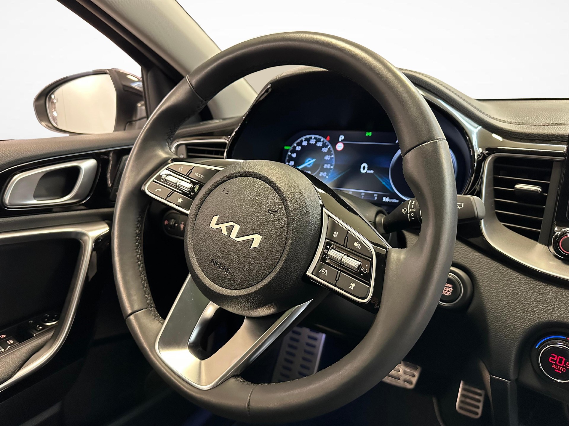 KIA XCeed 1.6 GDi Plug-in Hybrid Style-image-6