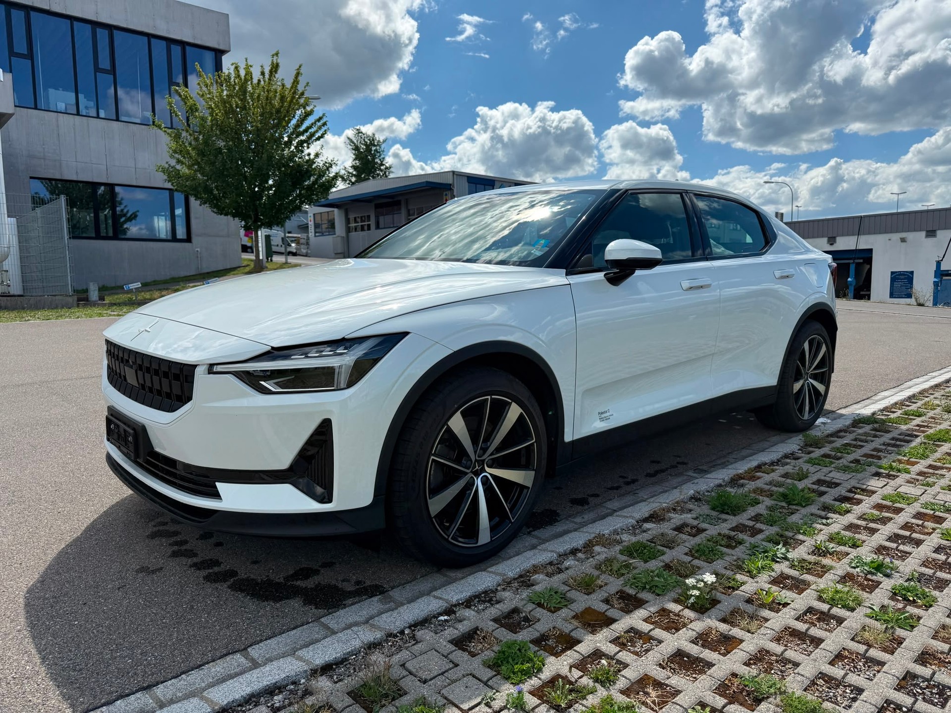 POLESTAR Polestar 2 Long Range Dual 78 kWh MY23-showroom-element-3