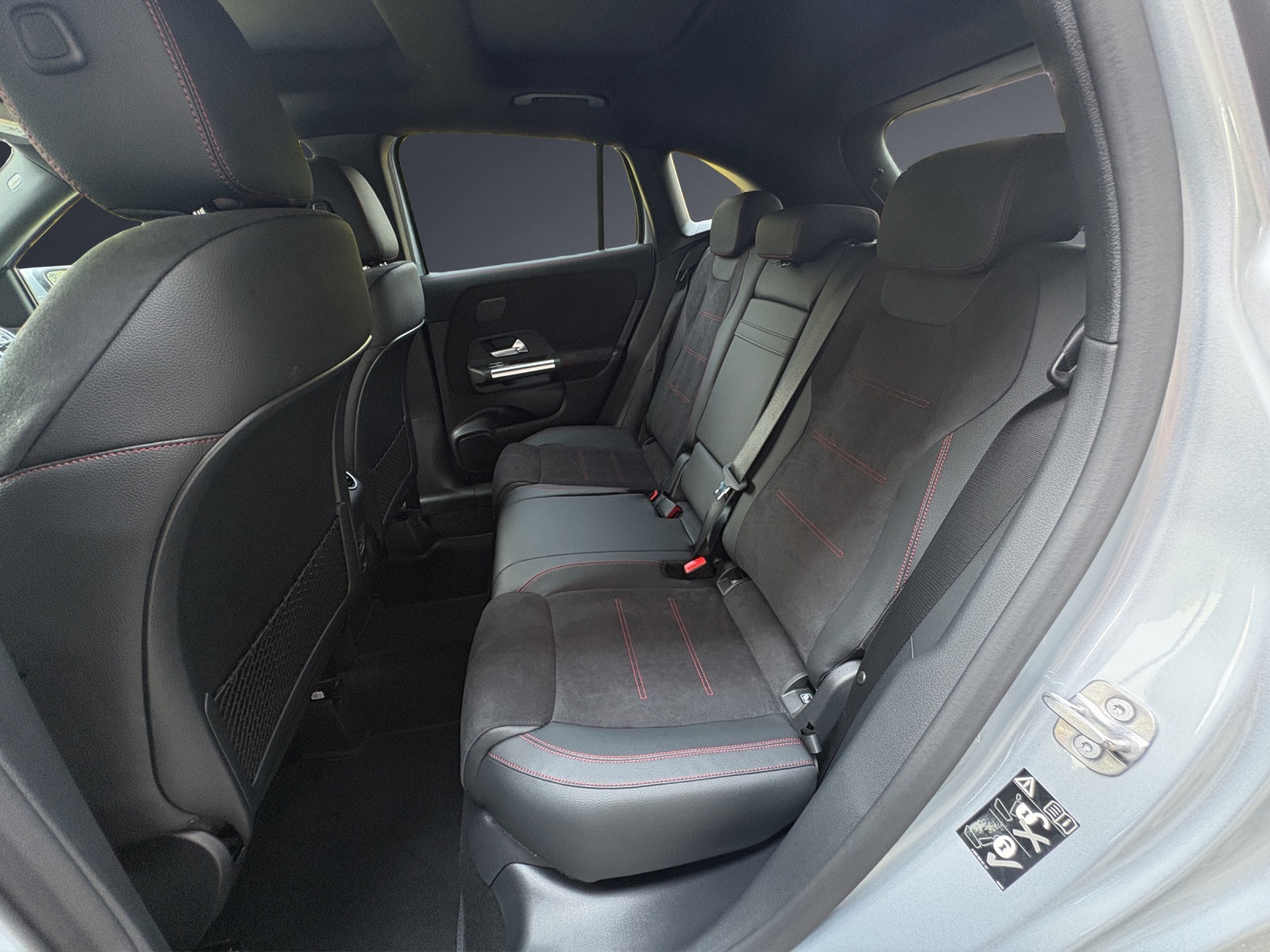 MERCEDES-BENZ GLA 220 4Matic 8G-DCT-image-16