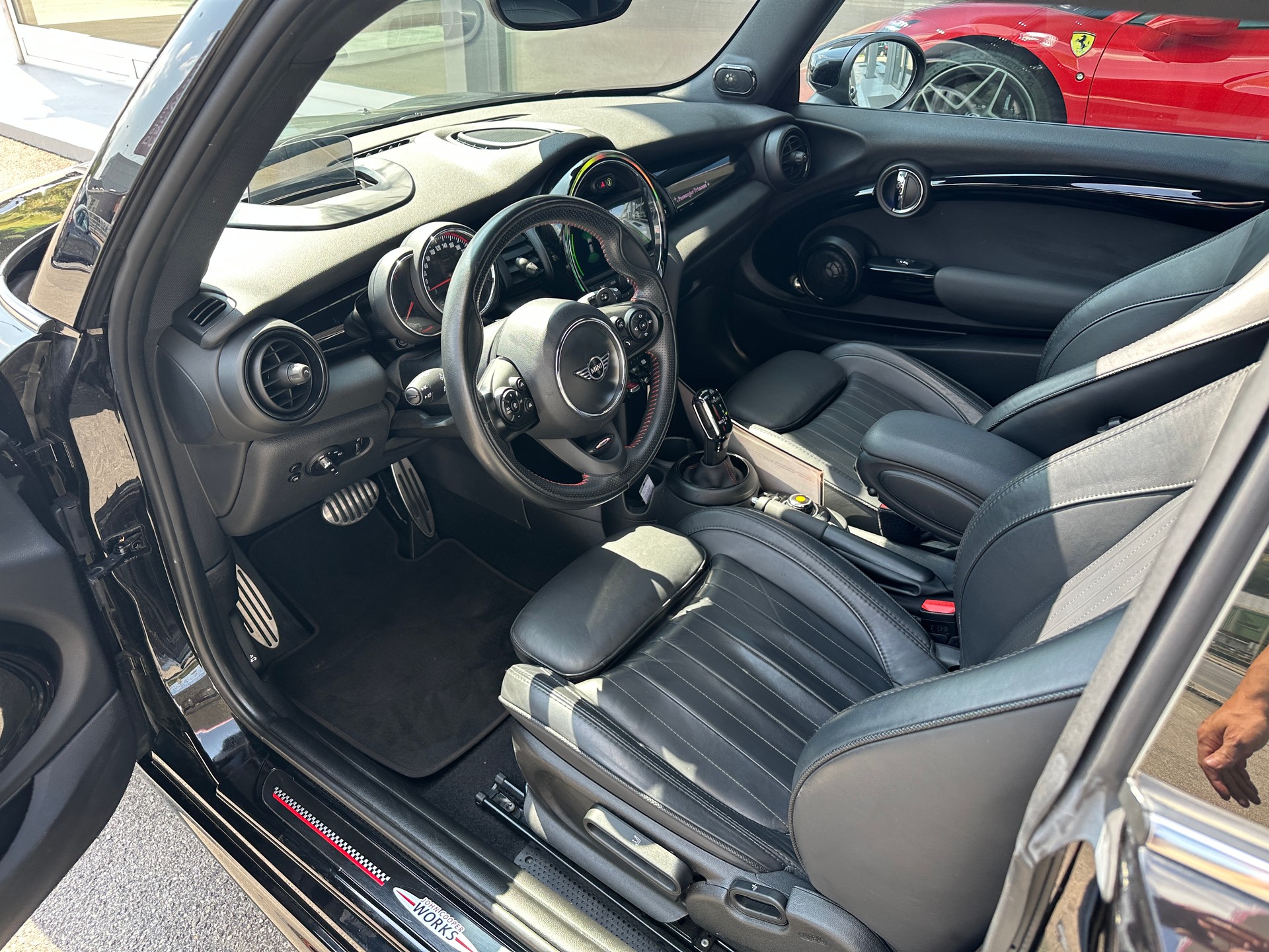 MINI Cooper John Cooper Works Steptronic-image-10