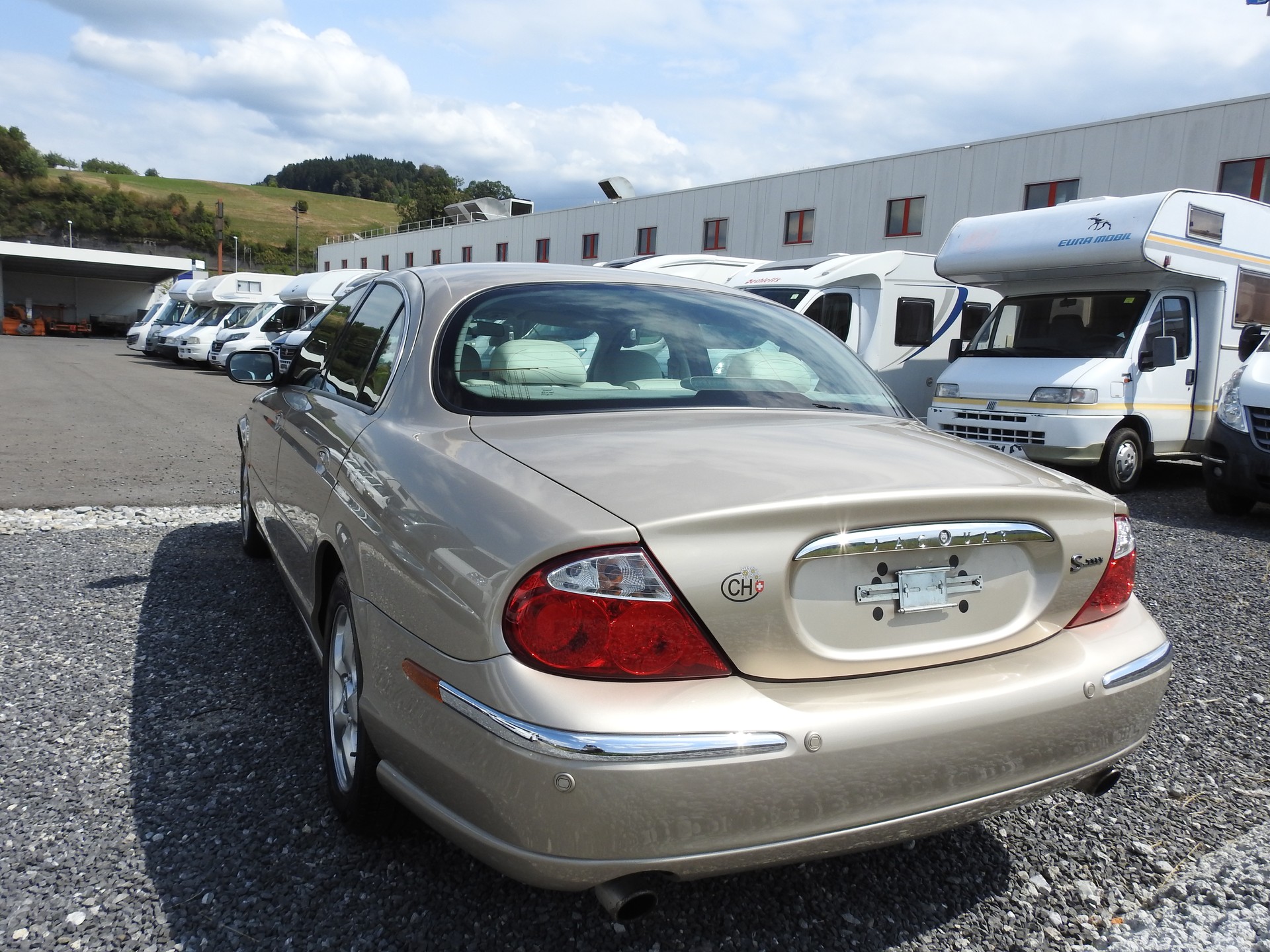 JAGUAR S-Type 3.0 V6 Executive-showroom-element-3