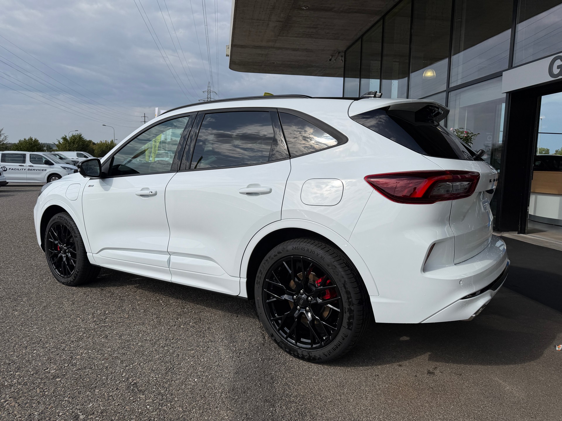 FORD Kuga 2.5 PHEV ST-Line X FWD Sondermodell Black Edition C26PC29-showroom-element-3