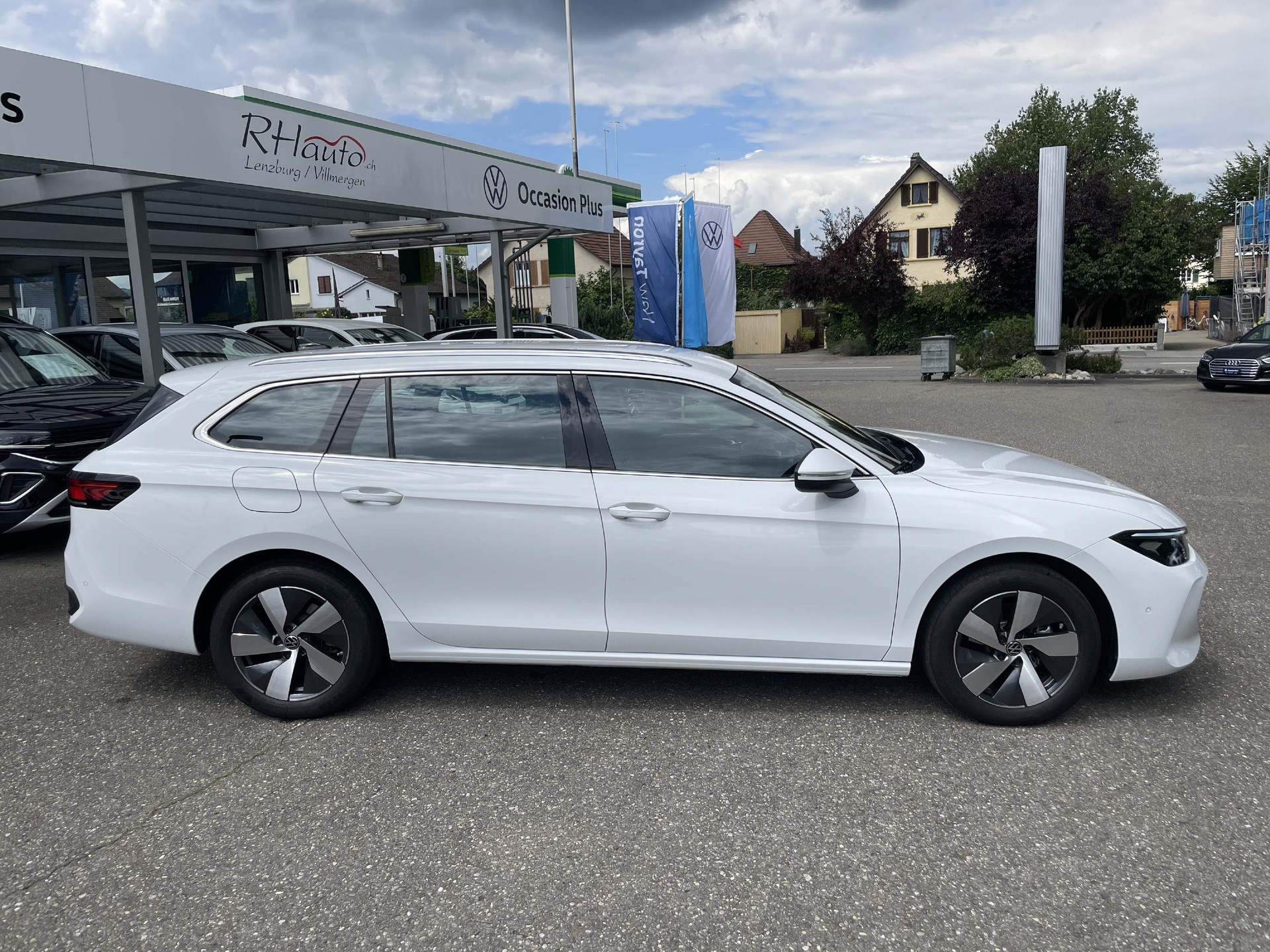 VW Passat Variant 2.0 TDI Business DSG-showroom-element-2