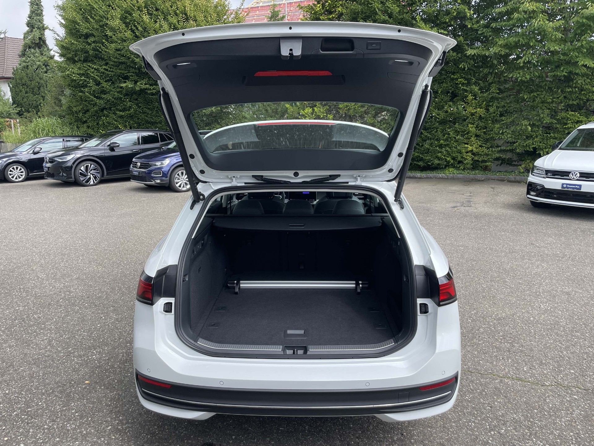 VW Passat Variant 2.0 TDI Business DSG-image-5