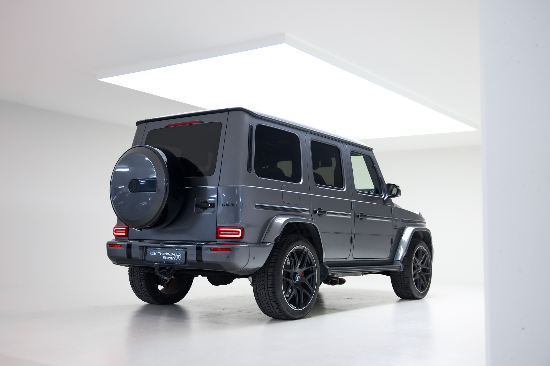 MERCEDES-BENZ G 63 AMG 9G-Tronic-showroom-element-1