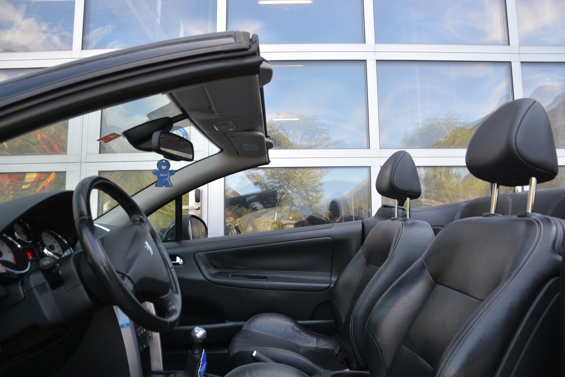 PEUGEOT 207 CC 1.6 16V Turbo Sport-image-12