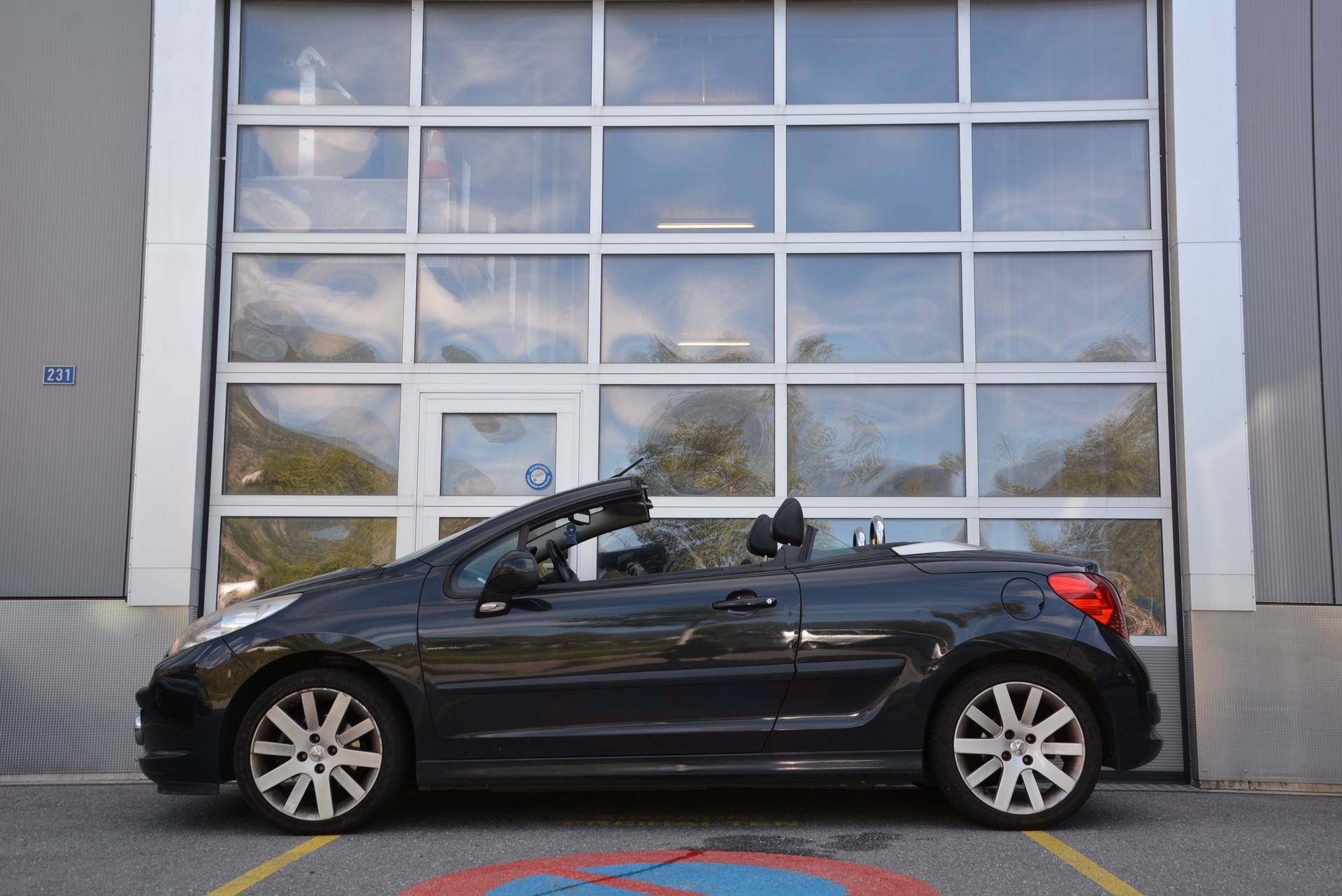 PEUGEOT 207 CC 1.6 16V Turbo Sport-image-2