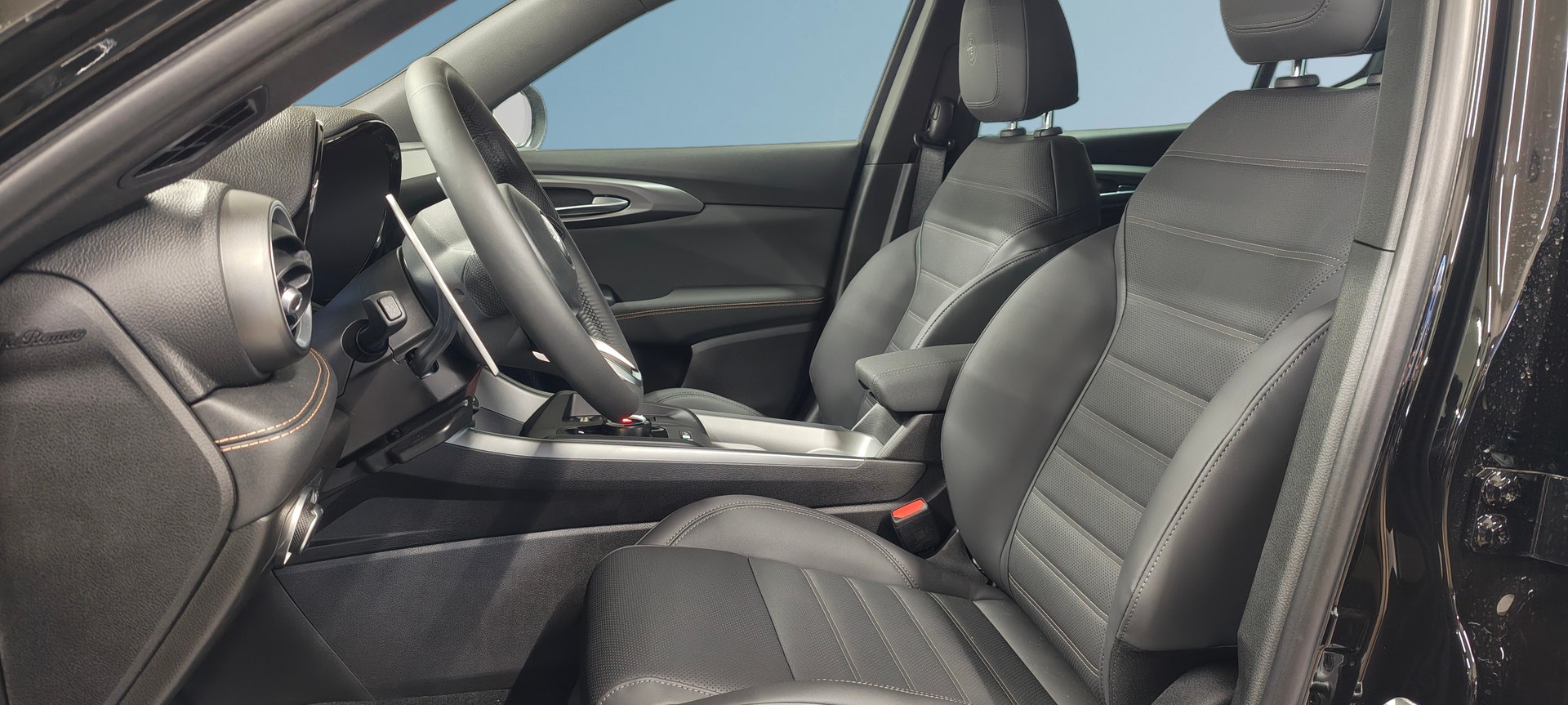 ALFA ROMEO Tonale 1.5 Hybrid Veloce-showroom-element-2