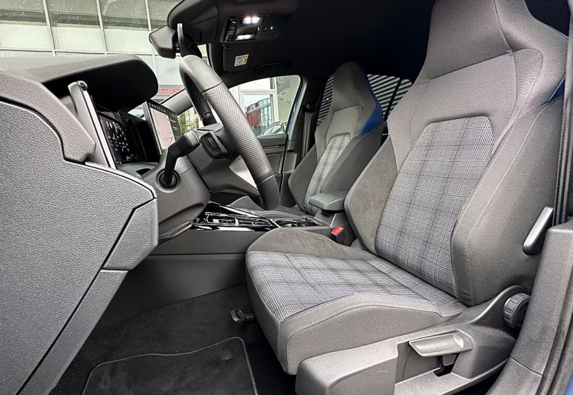 VW Golf 1.5 TSI eHYBRID 272PS GTE *** ÜBER 100KM ELEKTRISCHE REICHWEITE ***-showroom-element-3