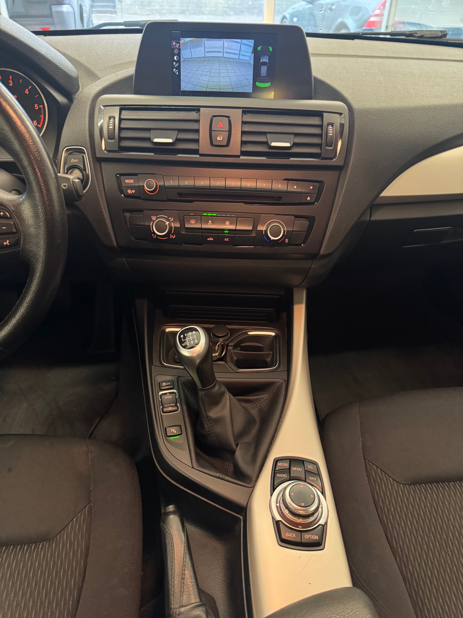 BMW 118d xDrive Sport Line-image-9