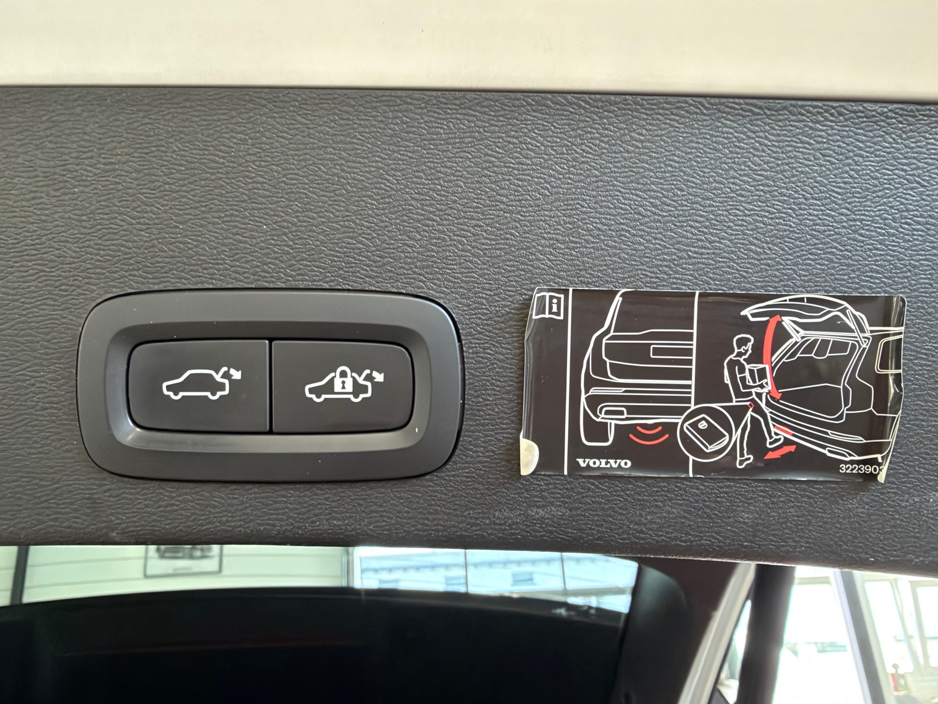 VOLVO XC40 D4 AWD R-Design Geartronic-image-16