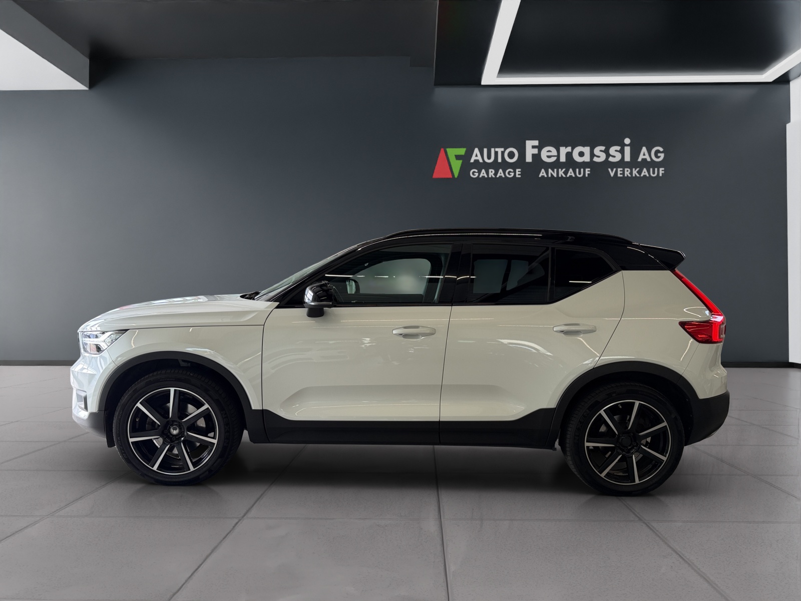 VOLVO XC40 D4 AWD R-Design Geartronic-showroom-element-1