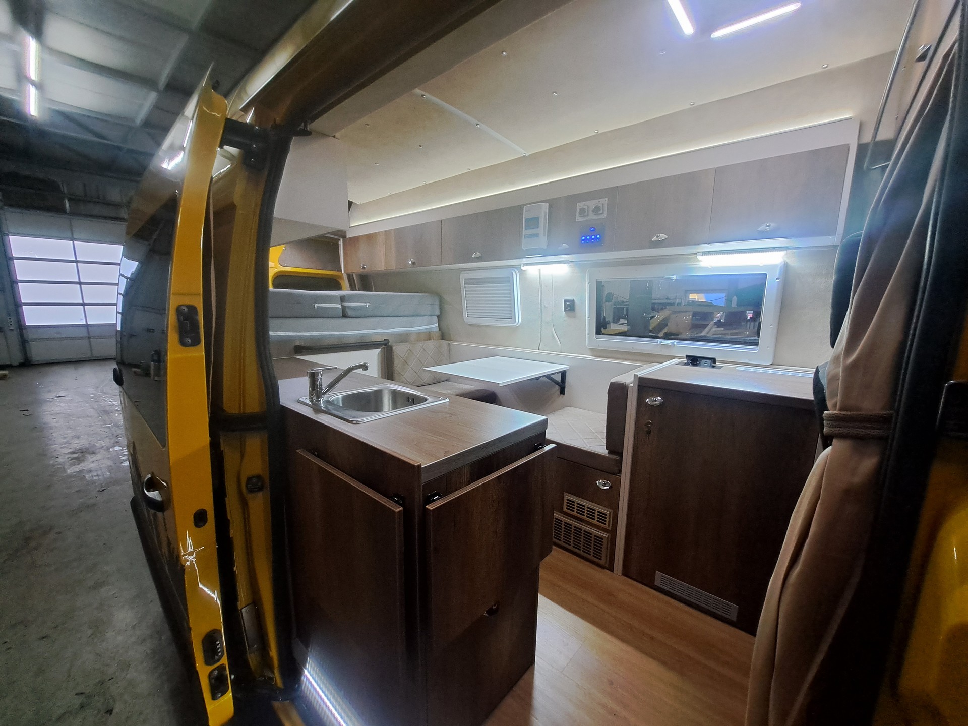 RENAULT MASTER CAMPER WOHNMOBIL-image-14