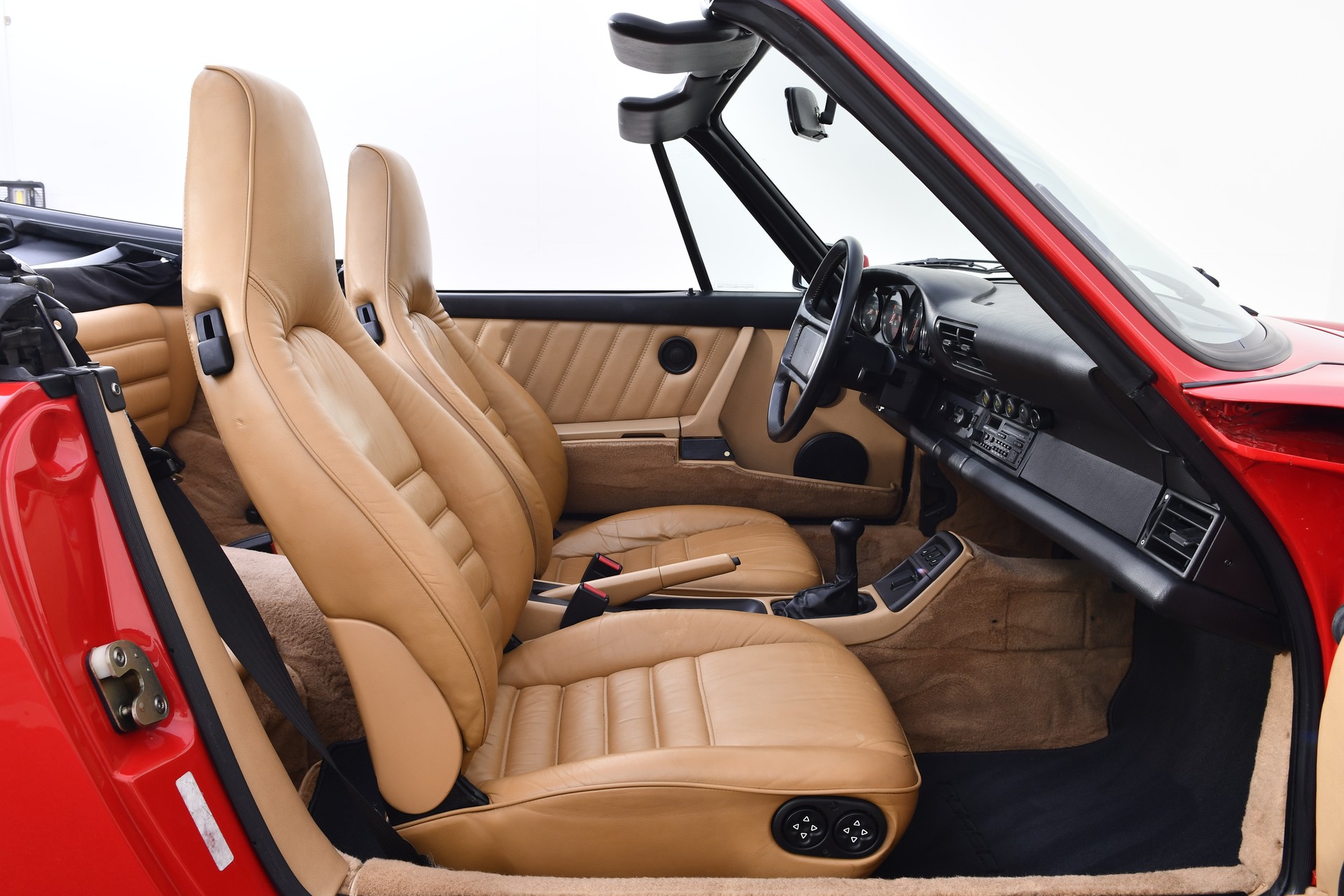 PORSCHE 911 Carrera 2 Cabrio-image-15