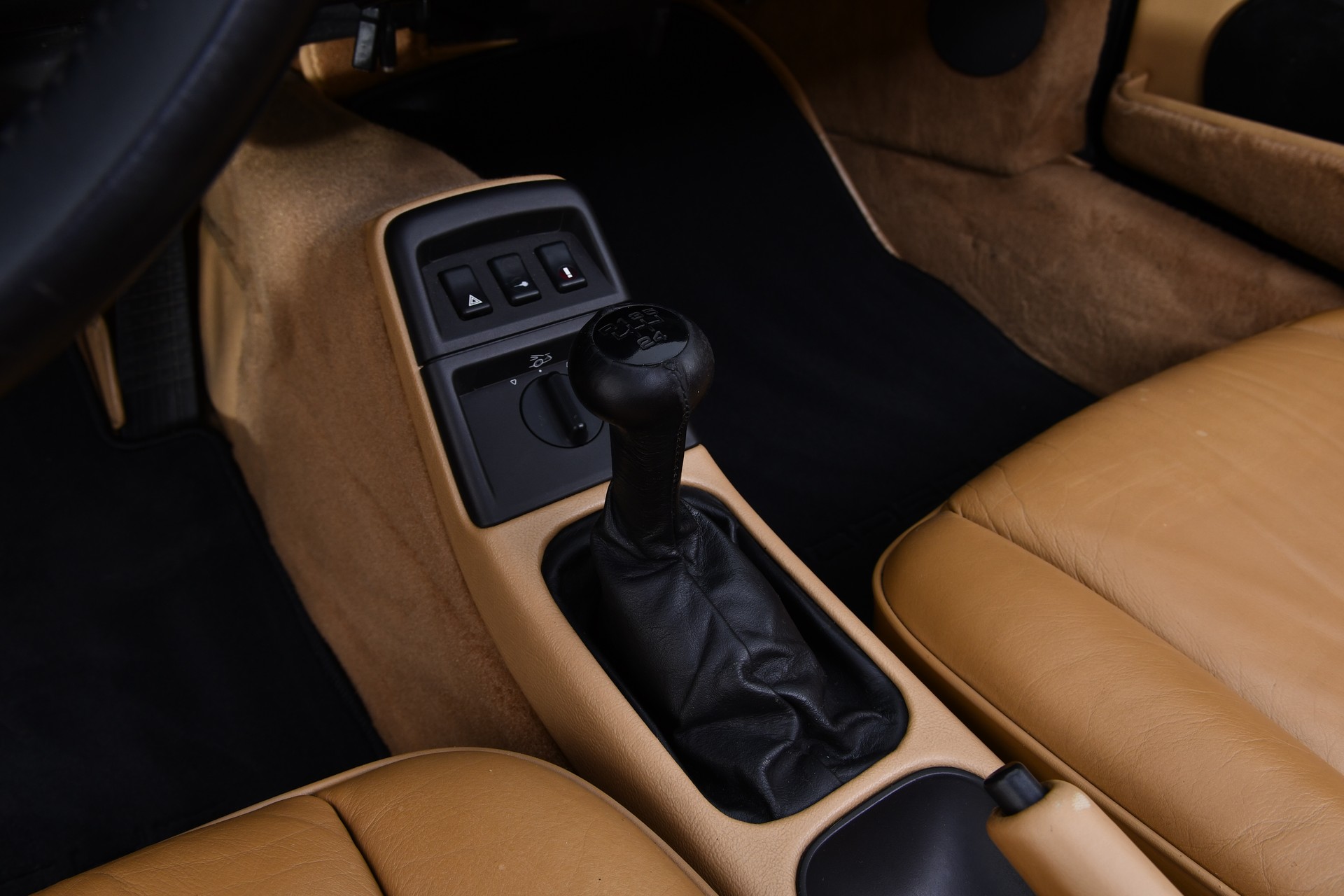 PORSCHE 911 Carrera 2 Cabrio-image-12