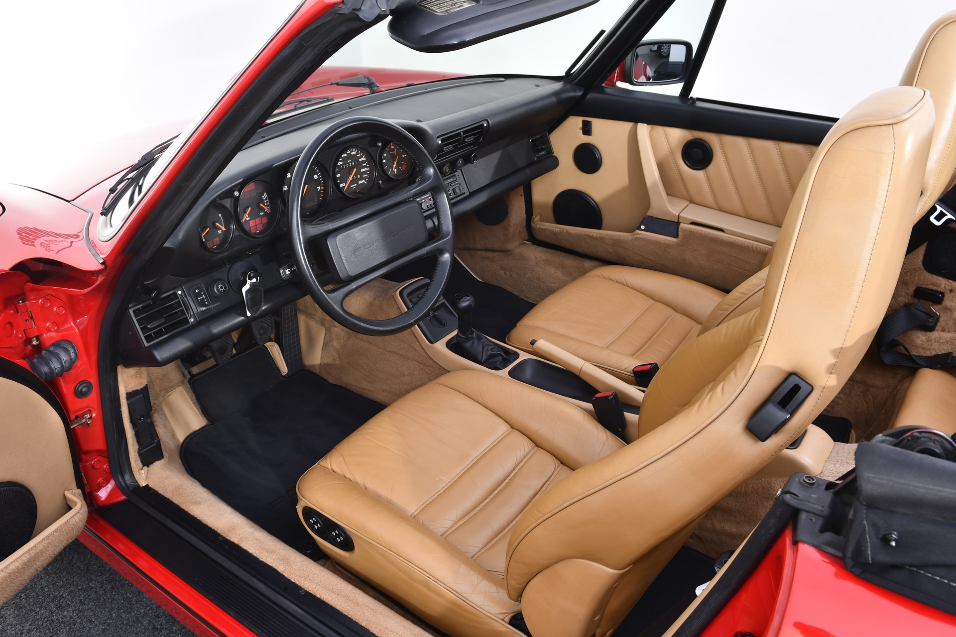 PORSCHE 911 Carrera 2 Cabrio-image-10