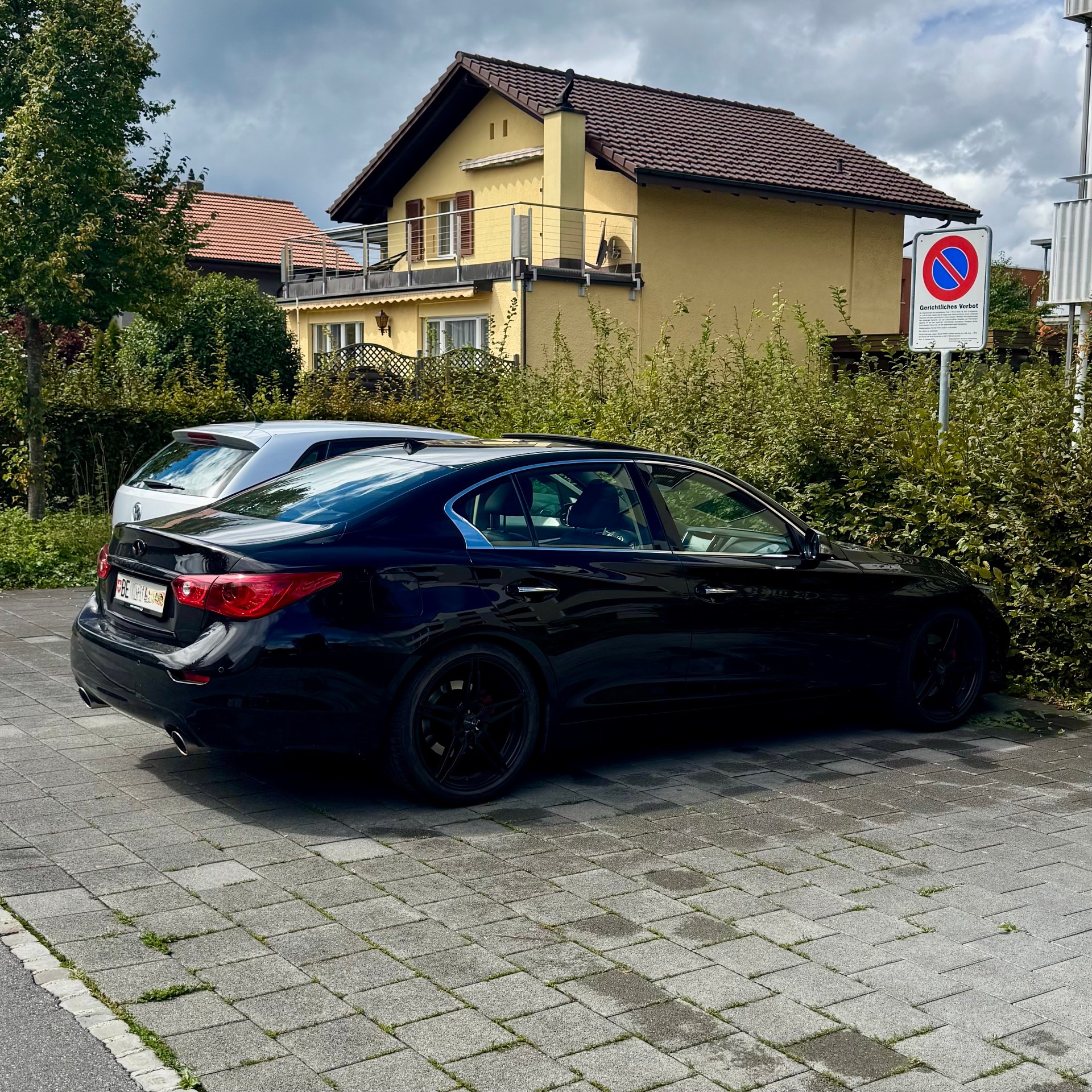 INFINITI 2.2d Sport Tech-image-2