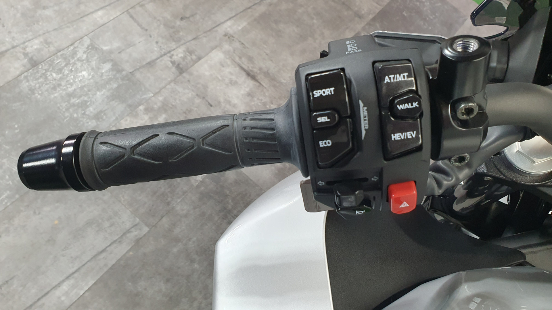 KAWASAKI Z 7 Hybrid-image-5