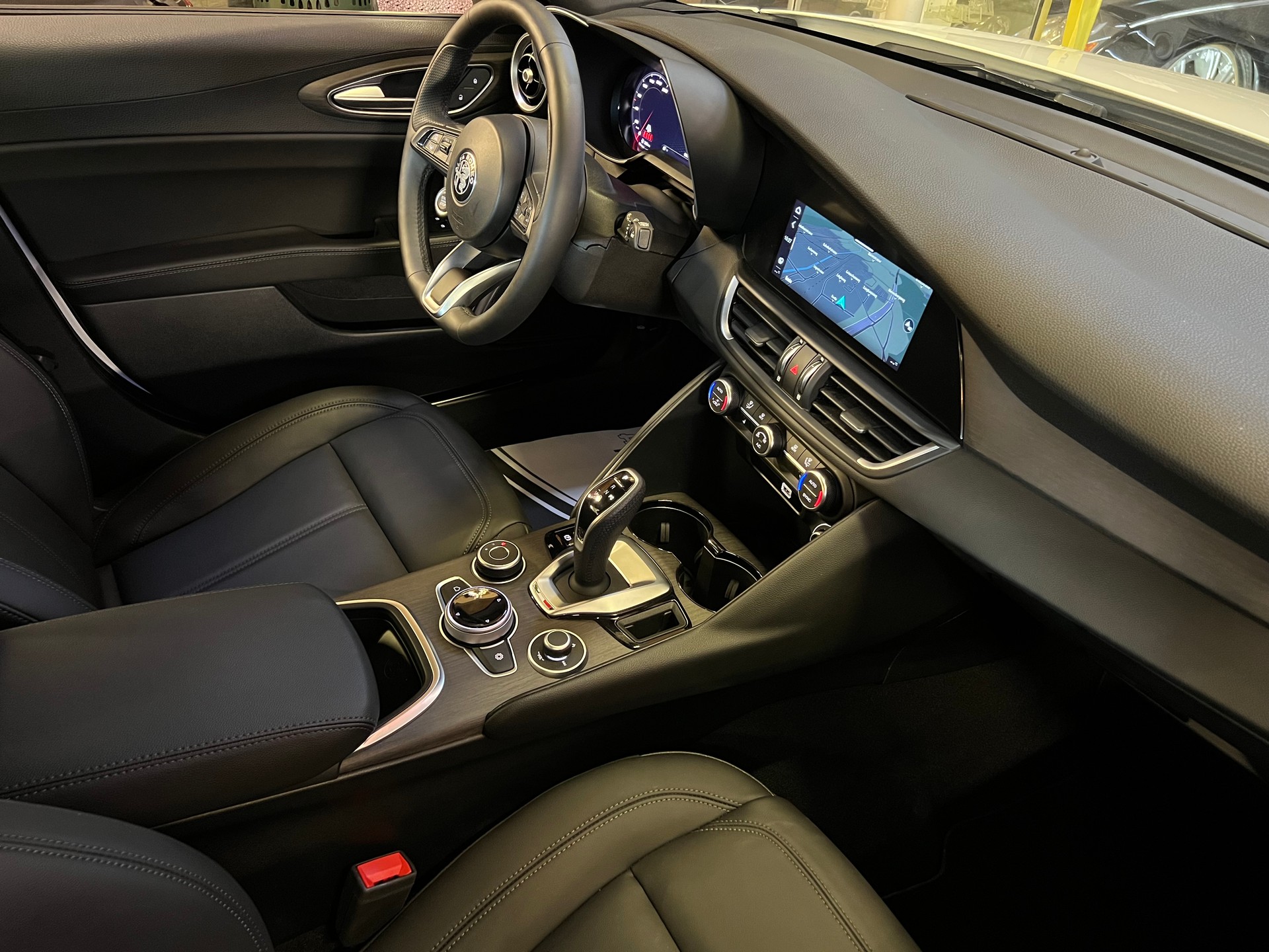 ALFA ROMEO Q4-GIULIA 2.0 Ti Edition Q4 "MIT 6`400 KM !!" CH WAGEN. TOP AUSSTATTUNG !! NETTO PREIS 42`900.--image-18