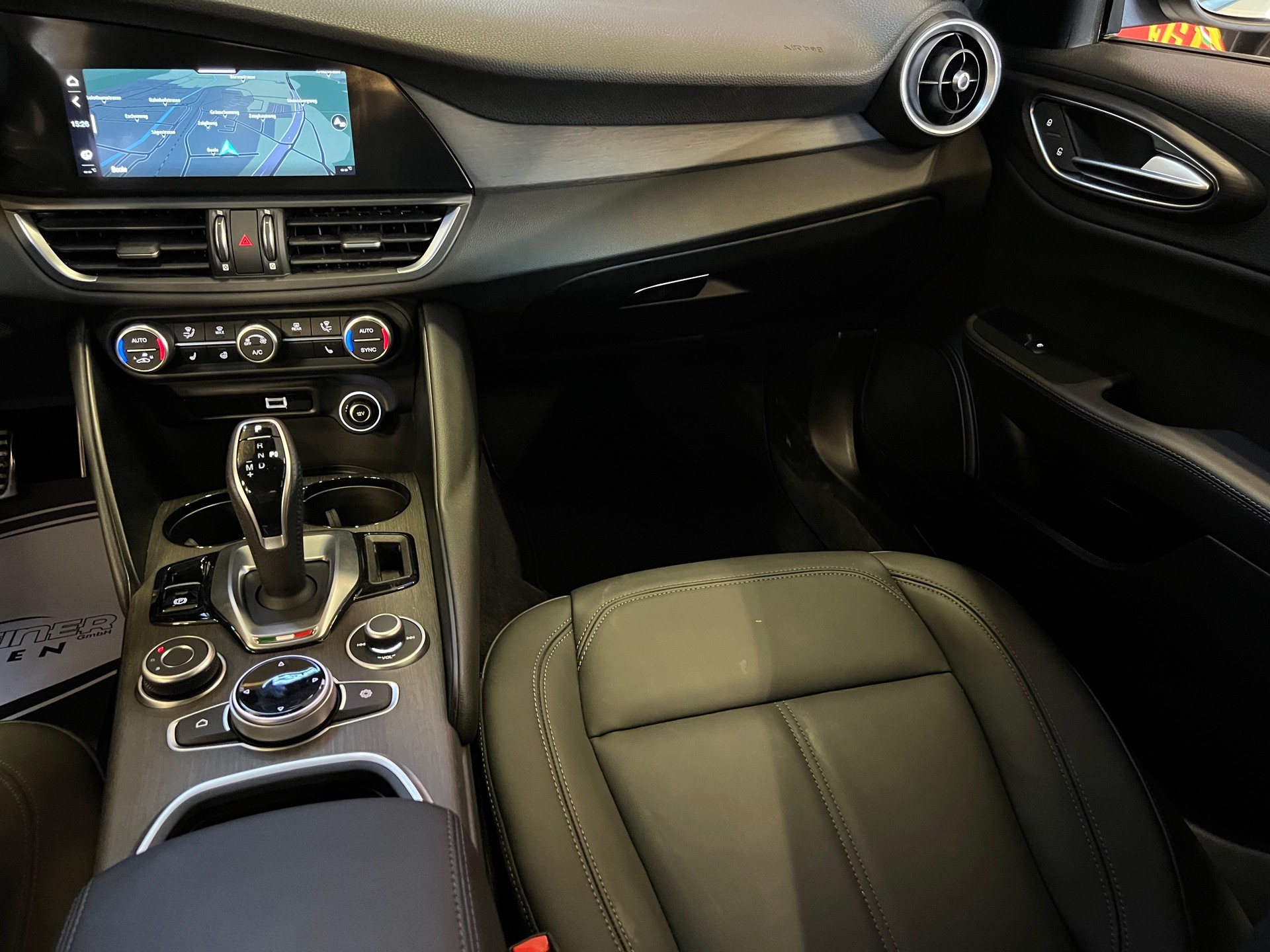 ALFA ROMEO Q4-GIULIA 2.0 Ti Edition Q4 "MIT 6`400 KM !!" CH WAGEN. TOP AUSSTATTUNG !! NETTO PREIS 42`900.--image-9