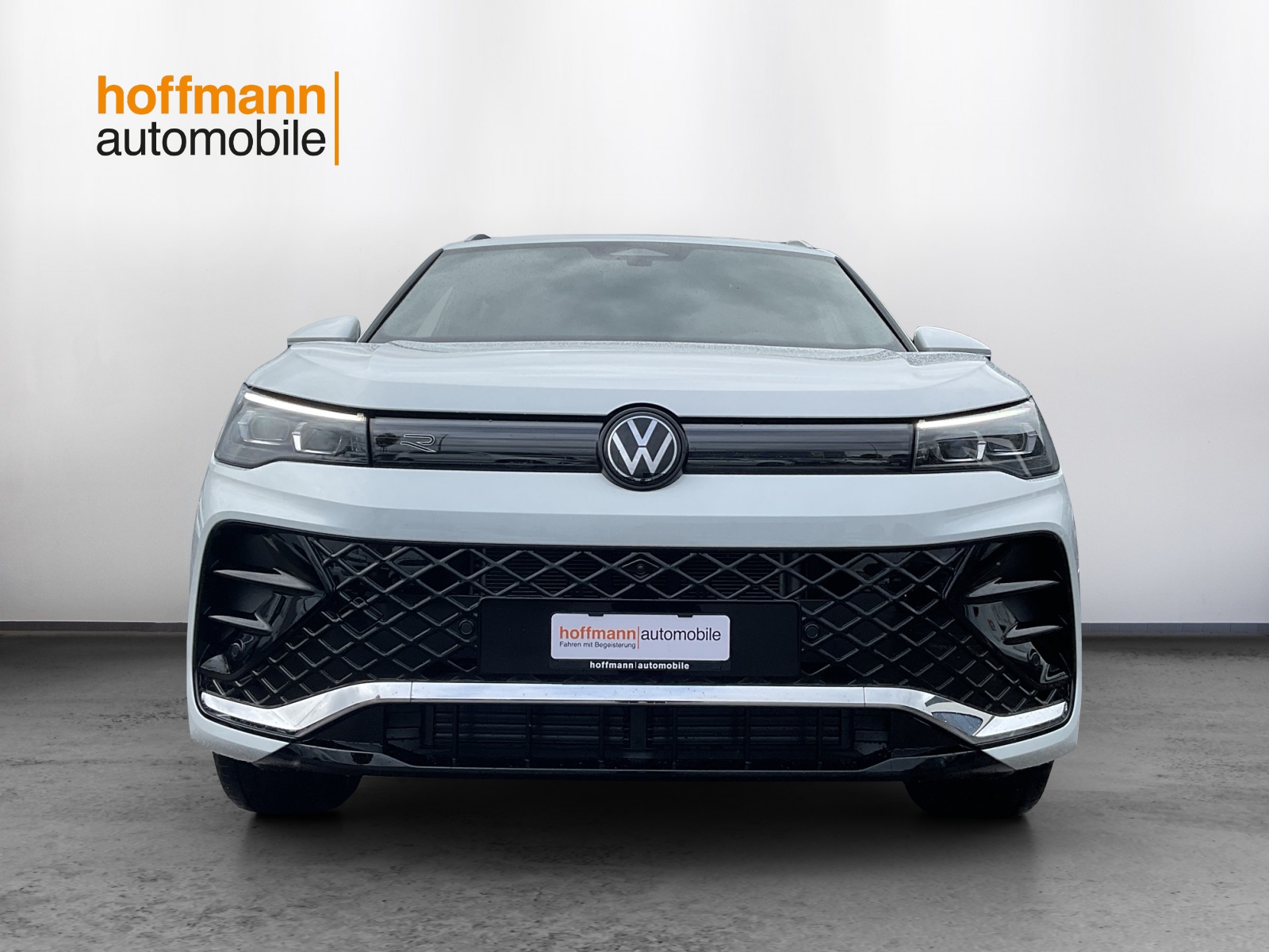 VW Tiguan 2.0 TSI DSG R-Line 4Motion-showroom-element-1