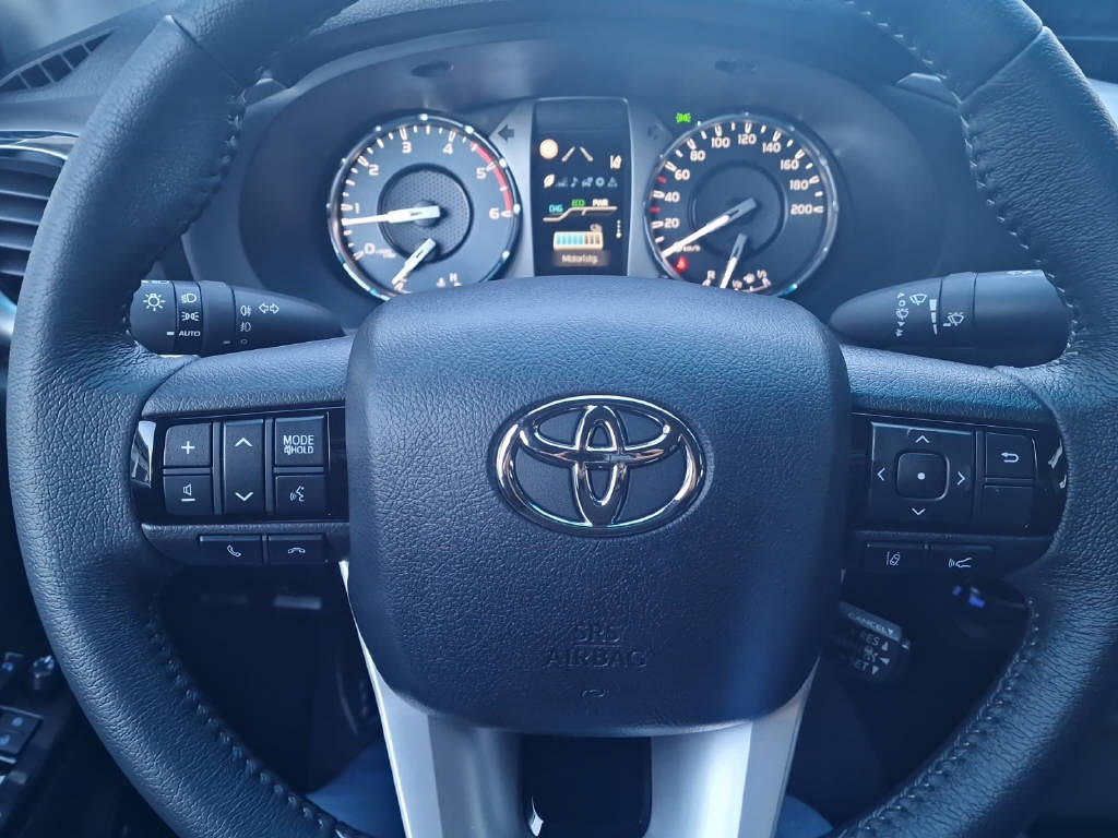 TOYOTA Hilux Double Cab.-Pick-up 2.8 D-4D 204 Style MHEV-image-5