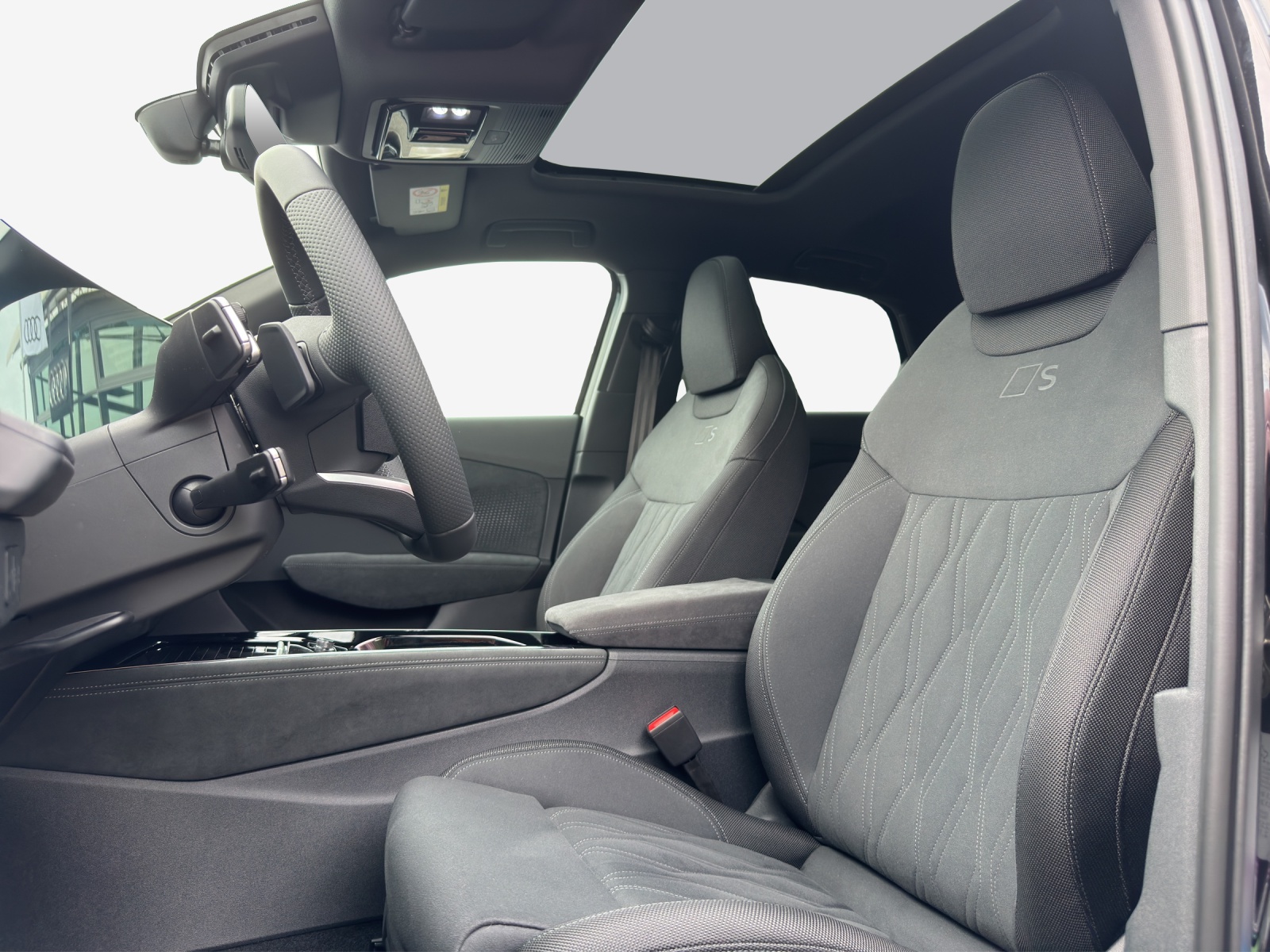AUDI Q3 Sportback e-hybrid 200 kW S tronig-image-11