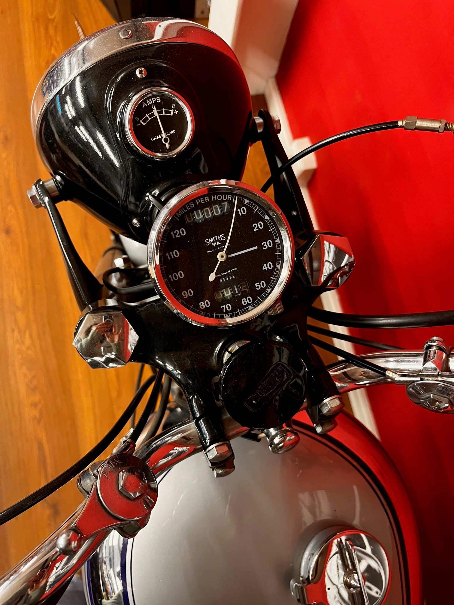 TRIUMPH Trophy-image-1
