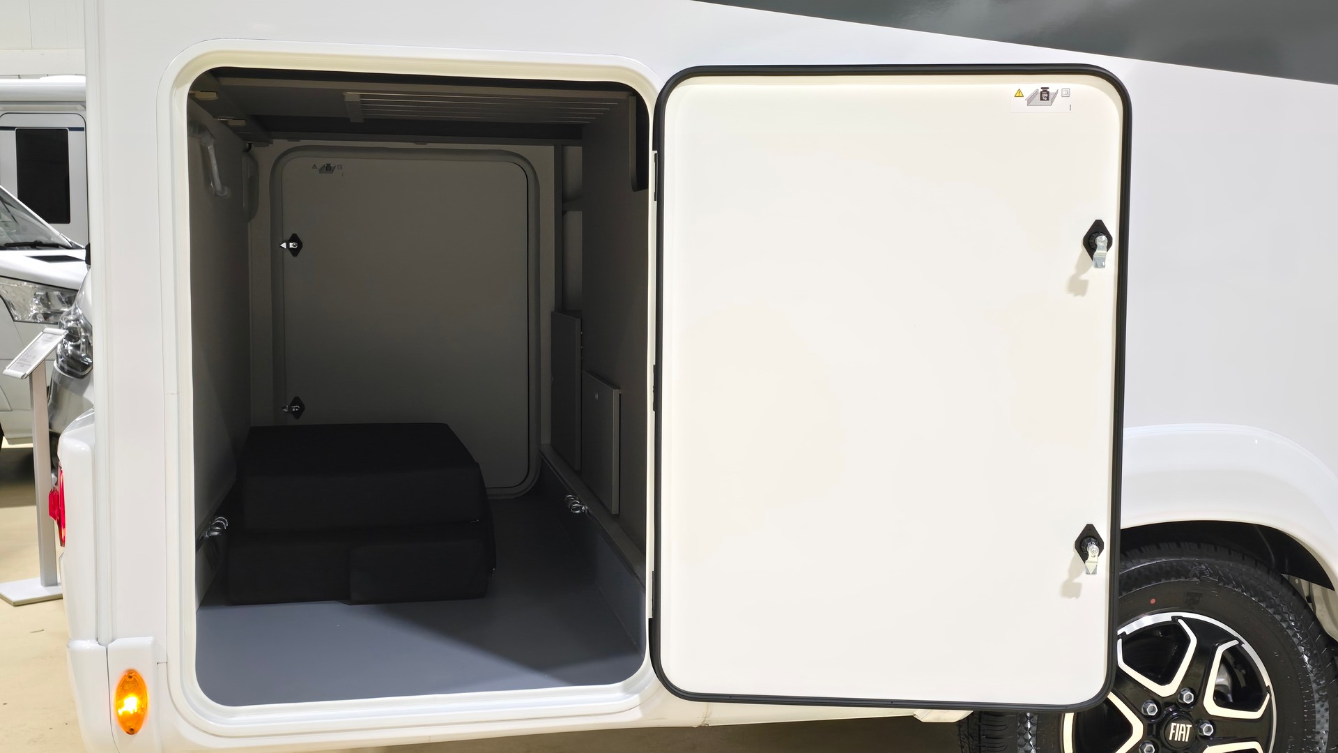 LMC "70Jahre- LMC" / Fiat Ducato 2.2MJT 140PS- Automatik-image-6