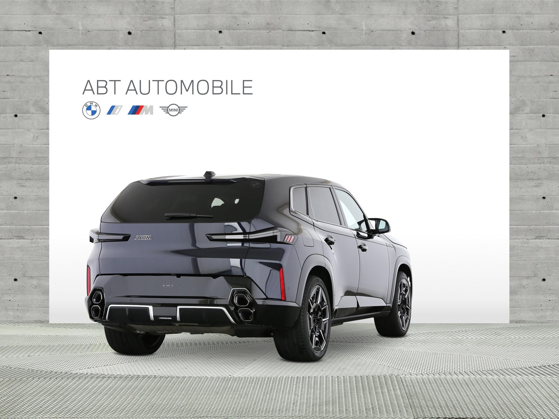 BMW XM 50e Plug-in Hybrid-showroom-element-2