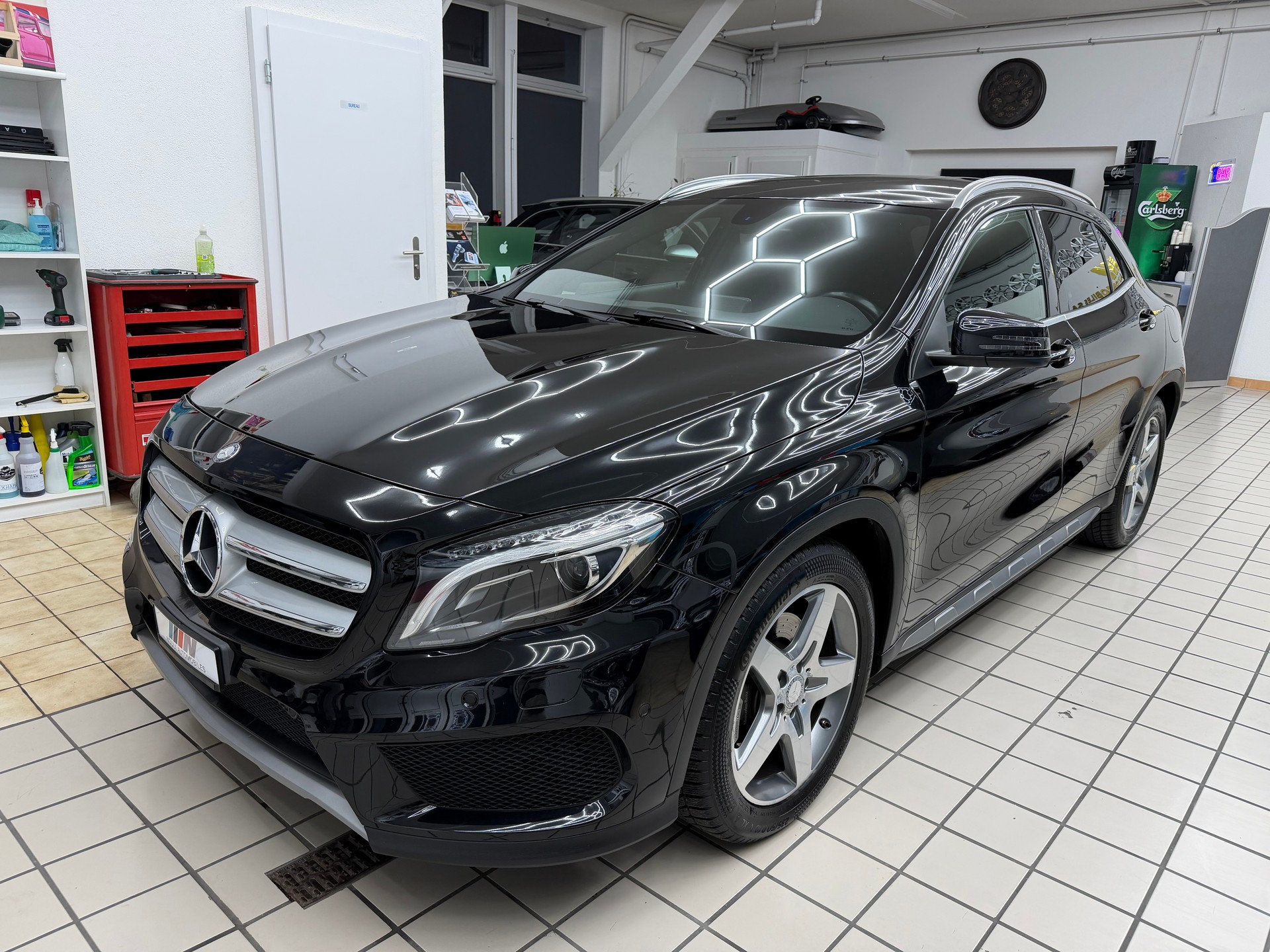 MERCEDES-BENZ GLA 250 AMG Line 7G-DCT-showroom-element-1