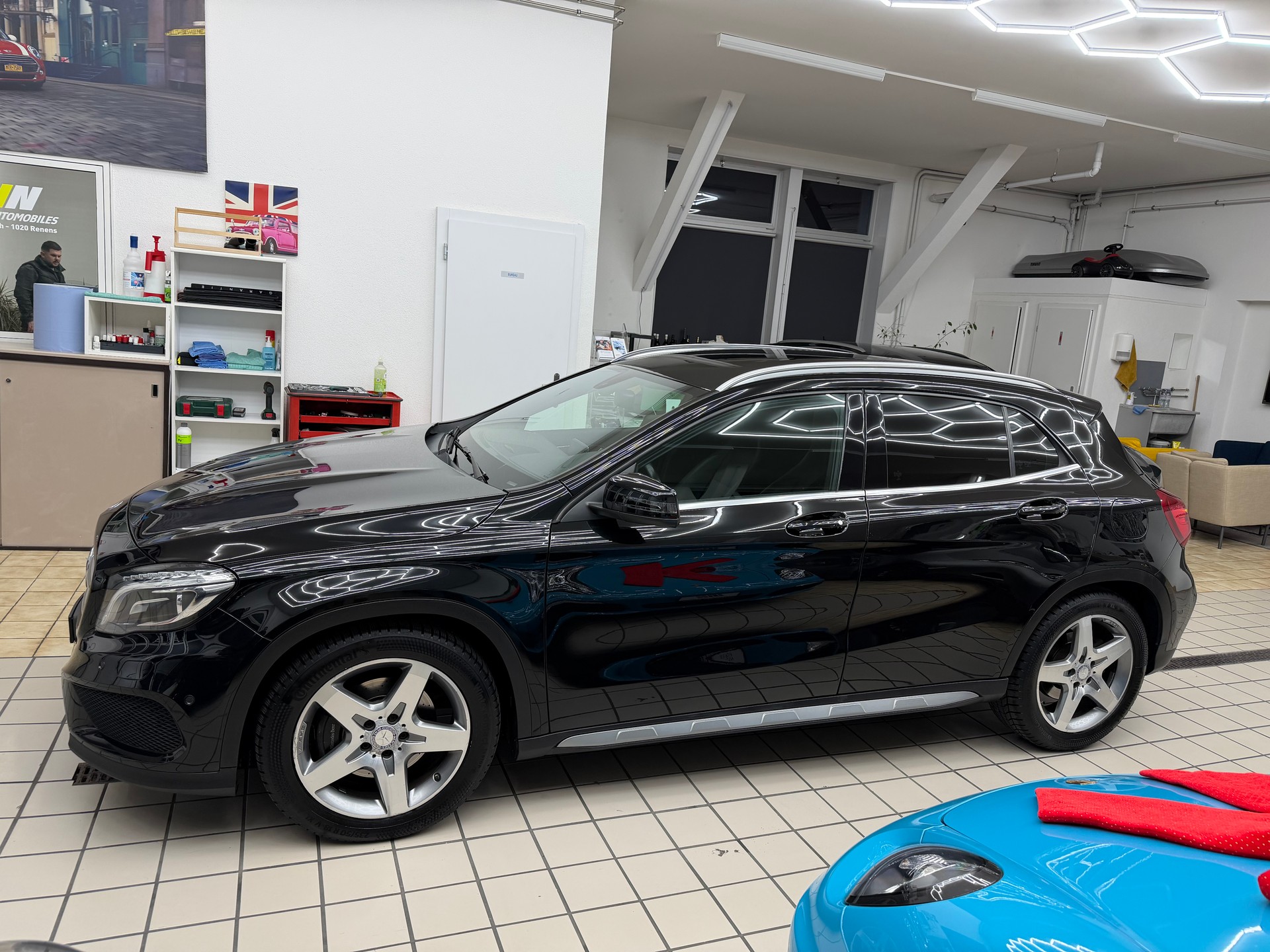MERCEDES-BENZ GLA 250 AMG Line 7G-DCT-showroom-element-2