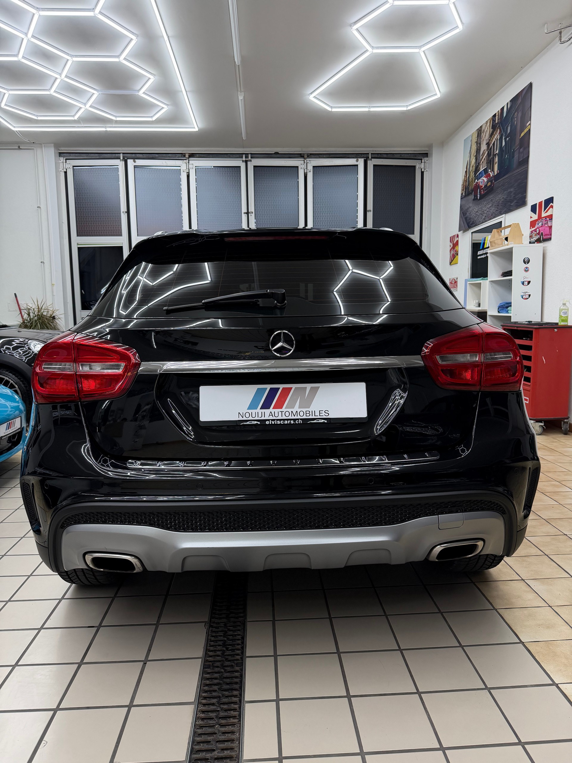 MERCEDES-BENZ GLA 250 AMG Line 7G-DCT-image-4