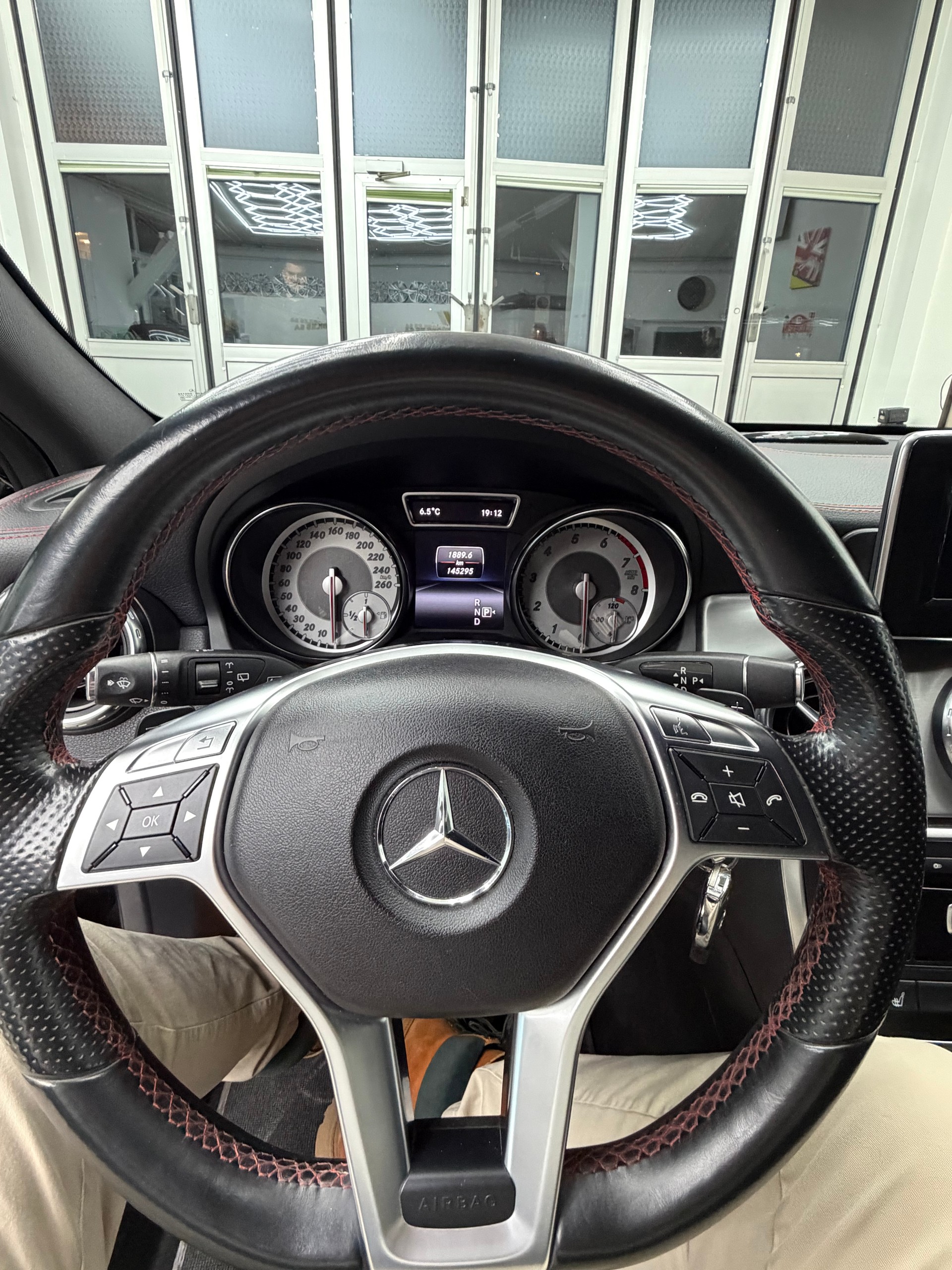 MERCEDES-BENZ GLA 250 AMG Line 7G-DCT-image-12