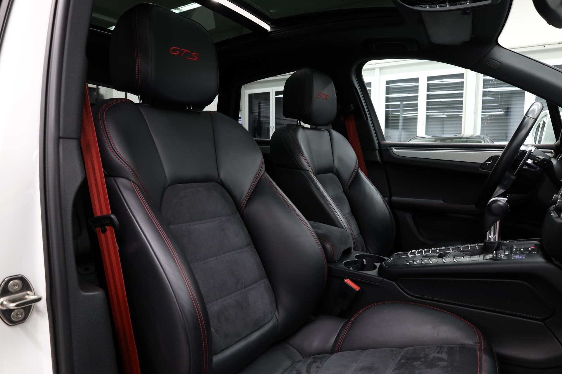 PORSCHE Macan 3.0 V6 GTS-image-13