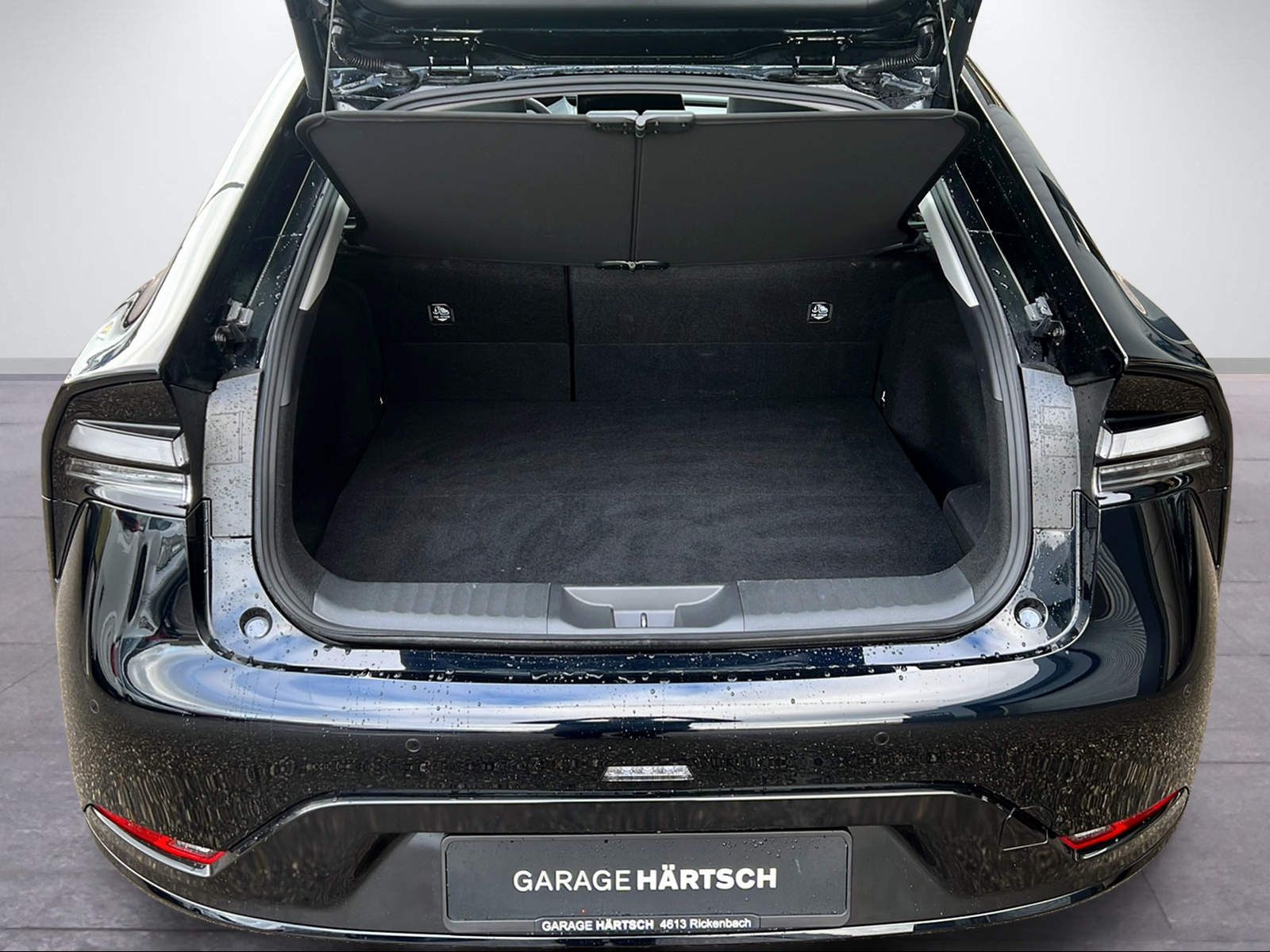 TOYOTA Prius 2.0 Plug-In-Hybrid Premium-image-5