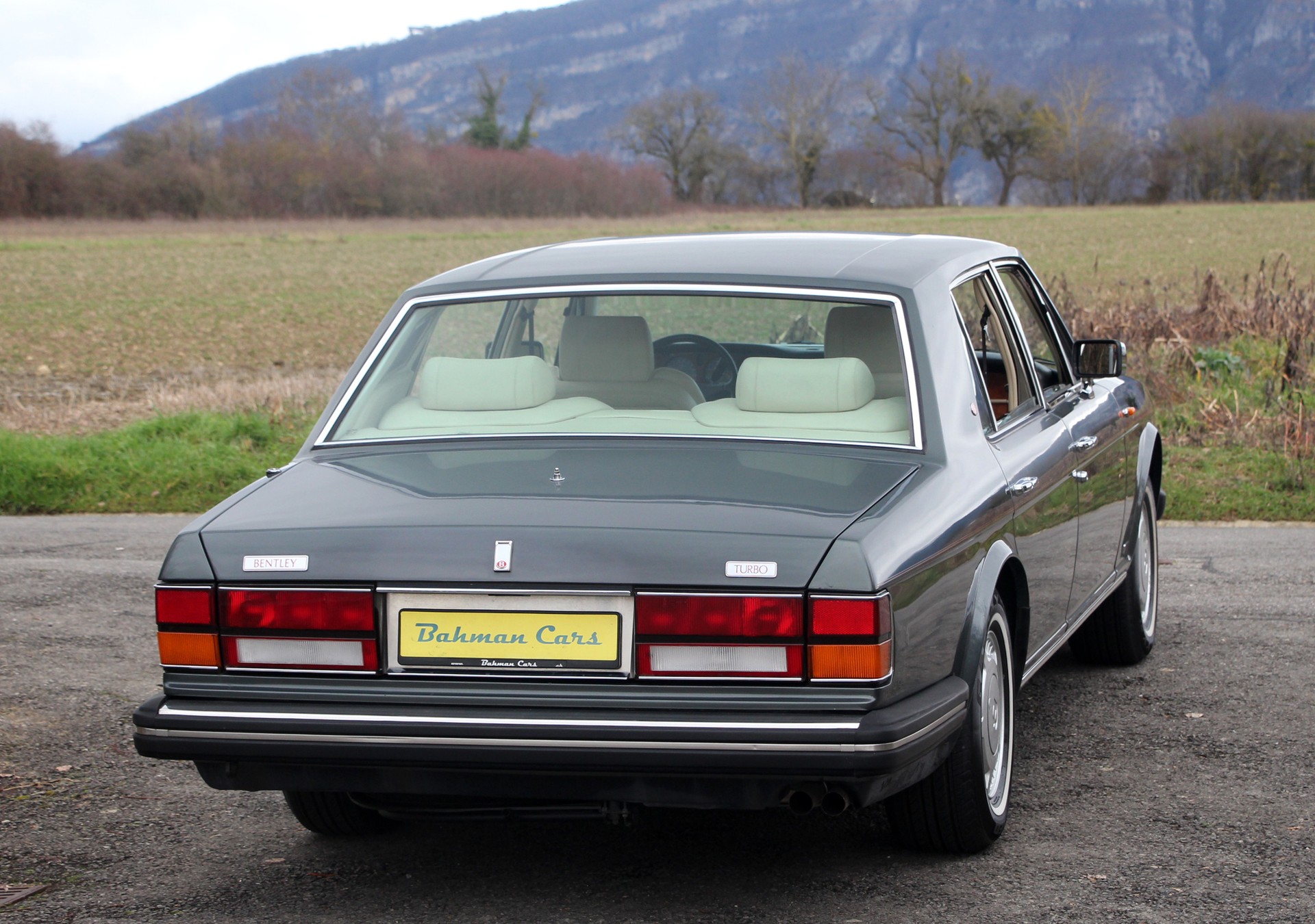 BENTLEY Turbo R LWB-showroom-element-3