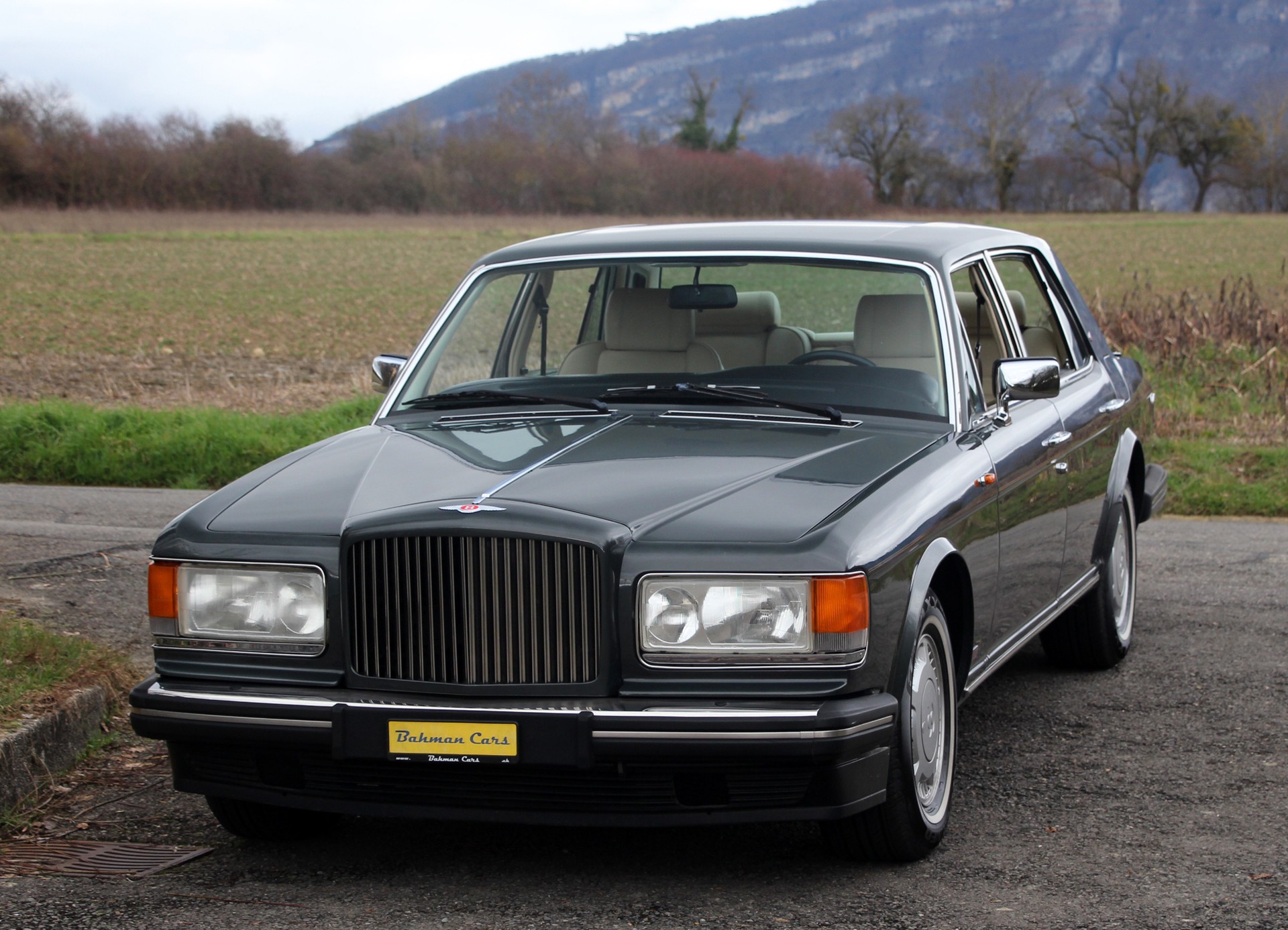 BENTLEY Turbo R LWB-showroom-element-2