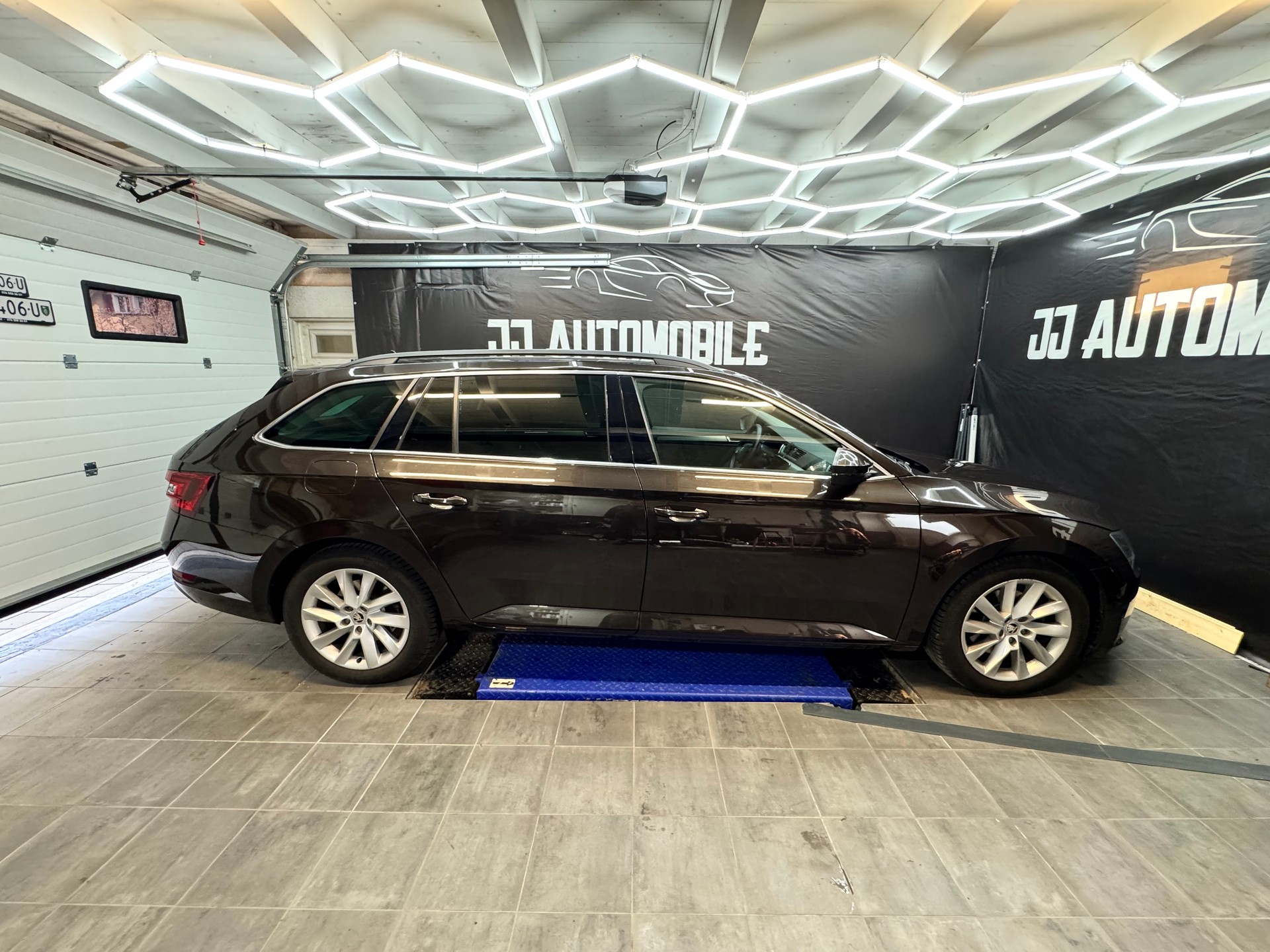 SKODA Superb Combi 2.0 TDi Ambition 4x4 DSG-image-5