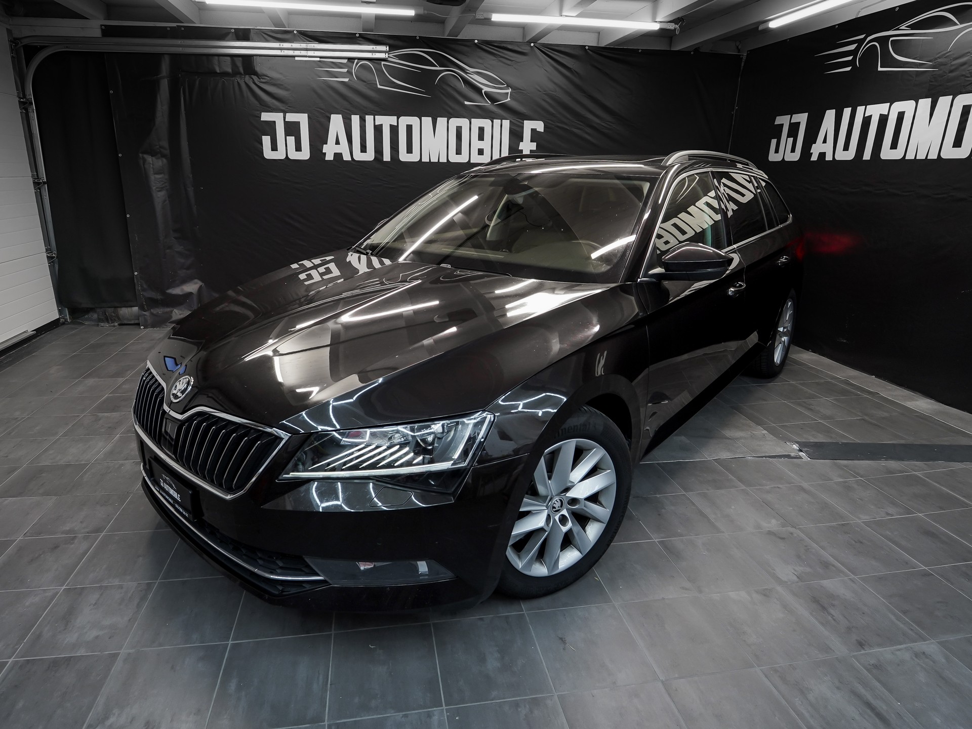 SKODA Superb Combi 2.0 TDi Ambition 4x4 DSG-showroom-element-2